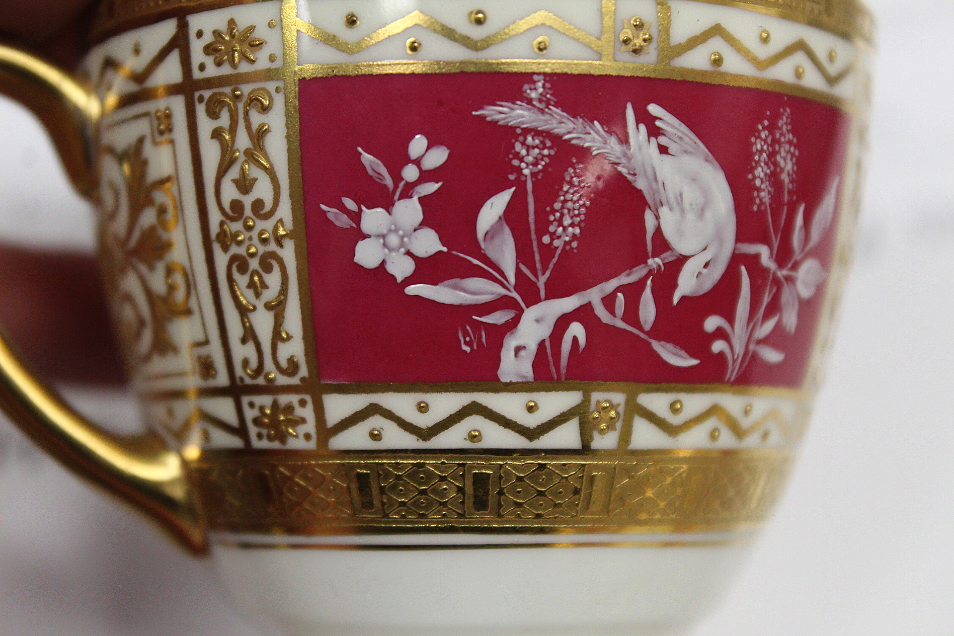 Minton bone china pate sur pate cabinet cup and saucer with cerise and white panels of exotic - Bild 26 aus 26