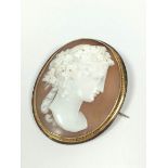 Victorian oval cameo brooch with portrait of a woman in gold '9ct'.