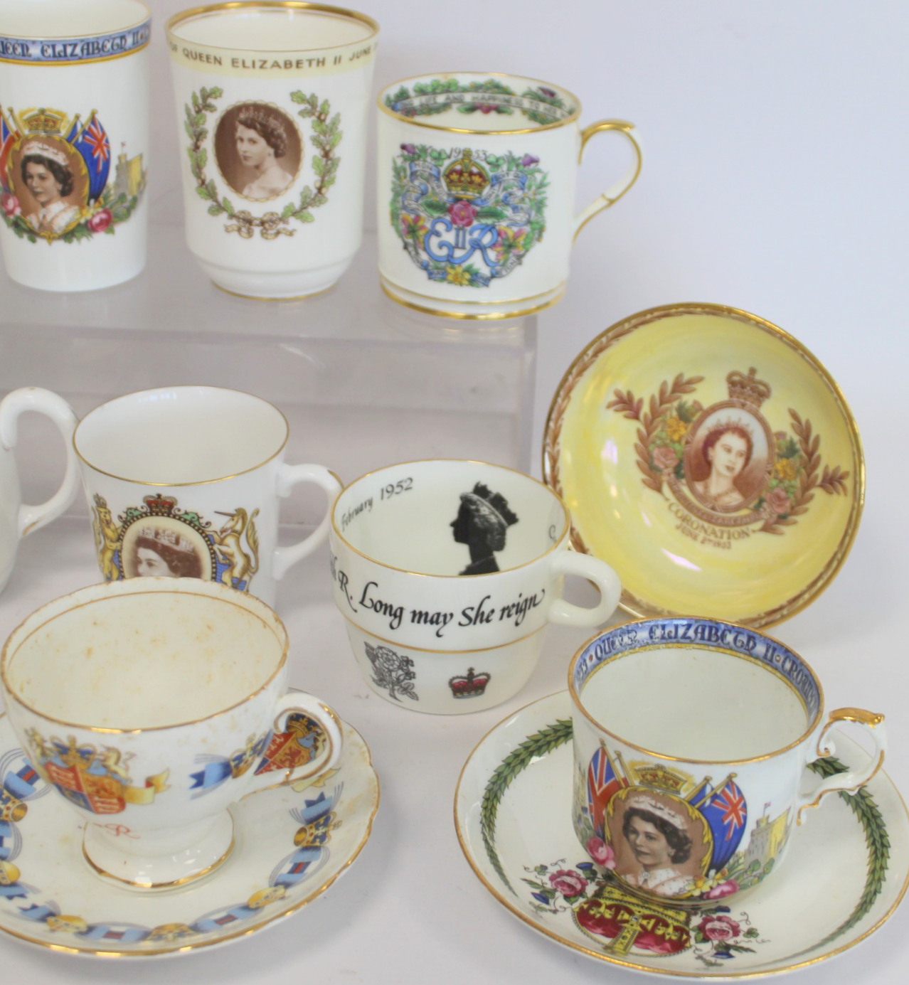 Coronation of Elizabeth II 1953, a collection of various commemorative mugs, loving cups, dishes, - Bild 4 aus 5