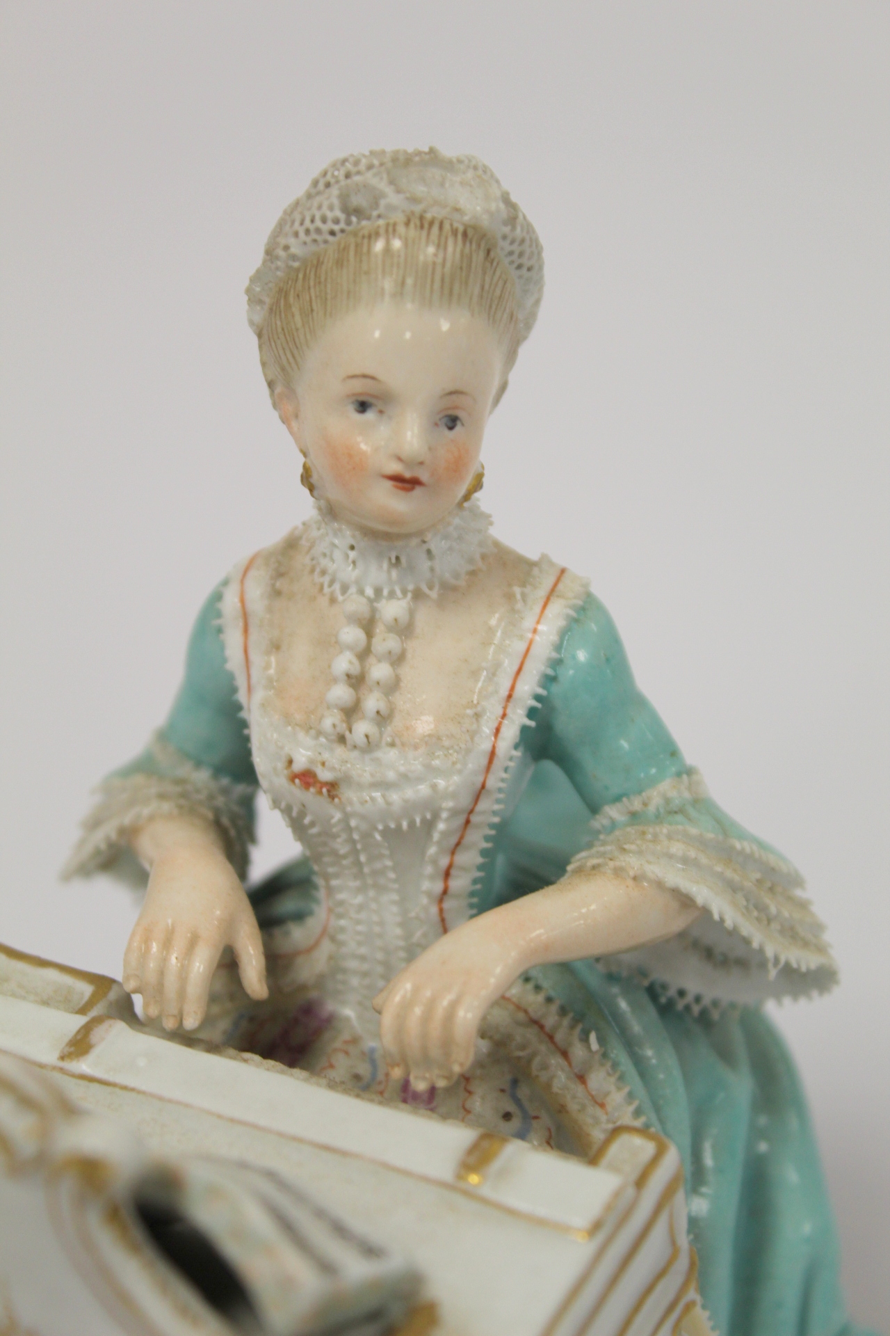 Meissen porcelain figure emblematic of the 'Sense of Sound' in the form of a lady in 18th century - Bild 7 aus 11