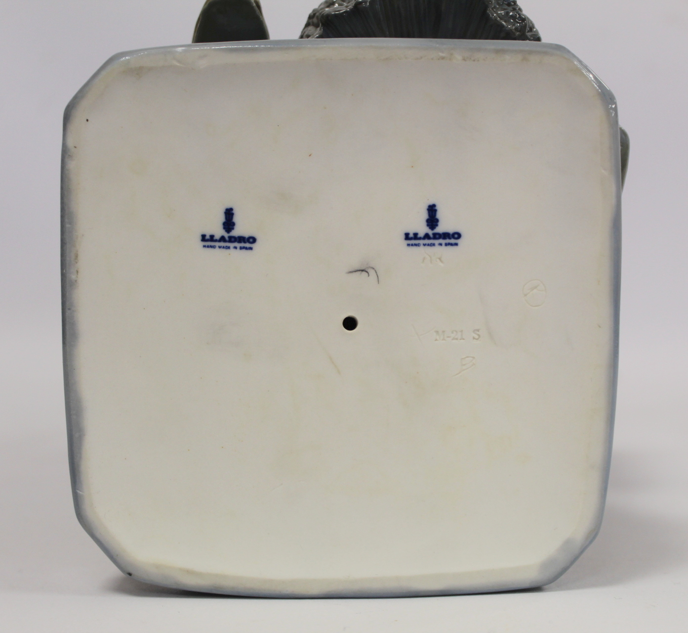 Large Lladro porcelain figure "Sad Chimney Sweep" (Deshollindor Triste), model no. 01001253, - Bild 6 aus 8
