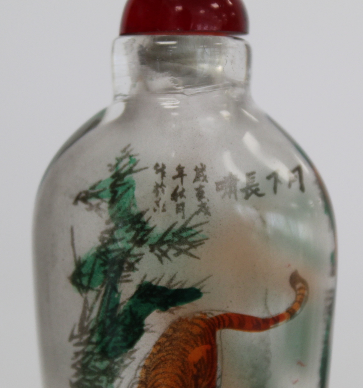 Chinese glass snuff bottle of flattened ovoid form internally decorated with figures of two tigers - Image 5 of 10