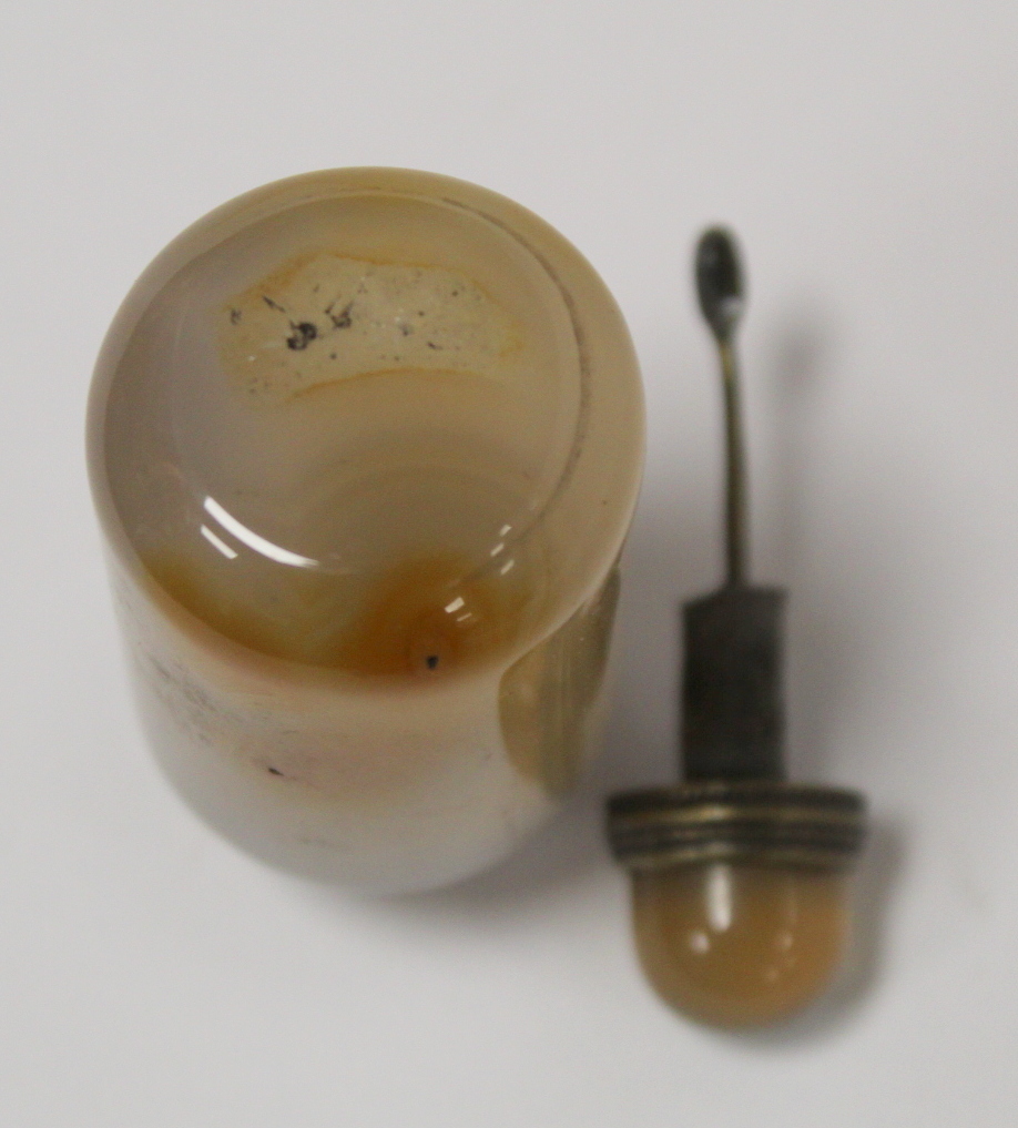 Chinese mottled brown and grey agate snuff bottle of cylindrical form with domed stopper. 8cm high. - Image 9 of 9