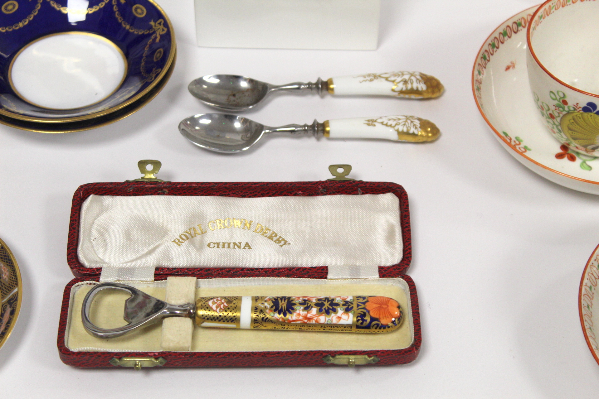 Minton bone china pate sur pate cabinet cup and saucer with cerise and white panels of exotic - Image 2 of 26