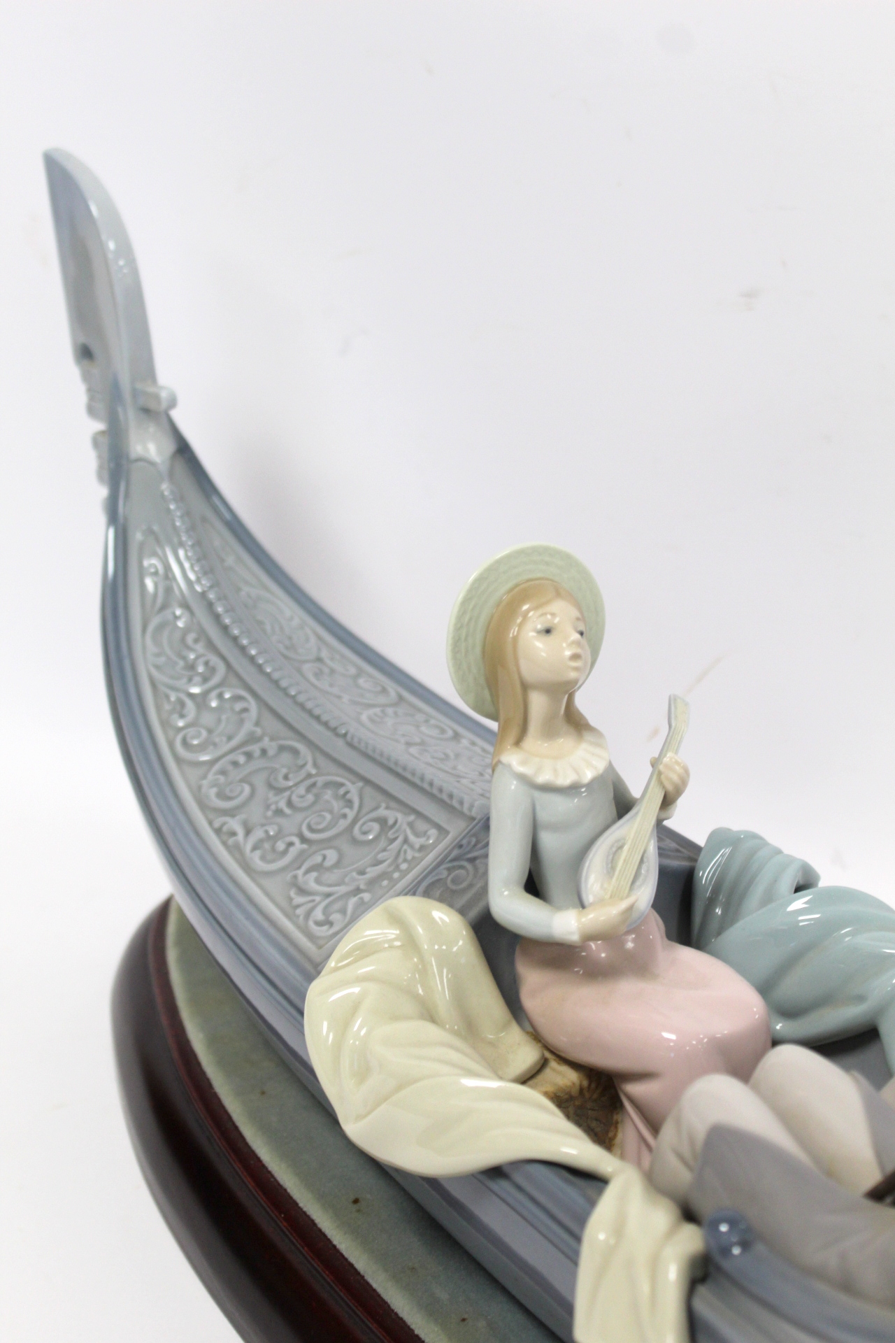 Large Lladro porcelain figure group "En La Gondola" (In the Gondola), model no. 1350, in the form of - Image 6 of 7