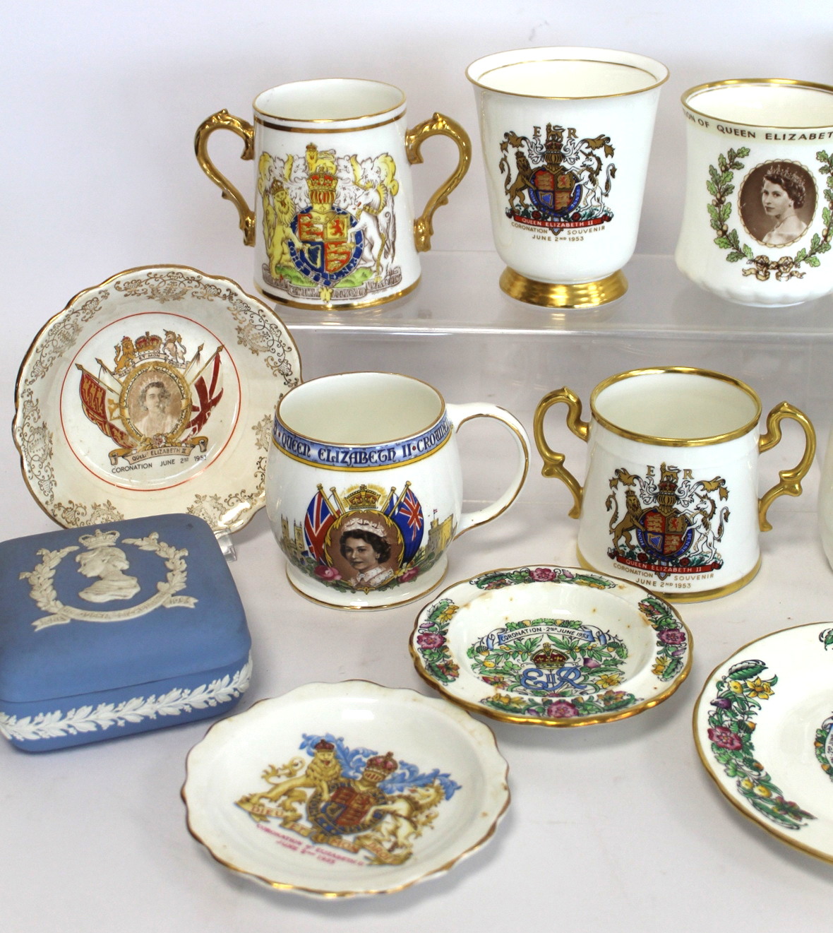Coronation of Elizabeth II 1953, a collection of various commemorative mugs, loving cups, dishes, - Bild 2 aus 5