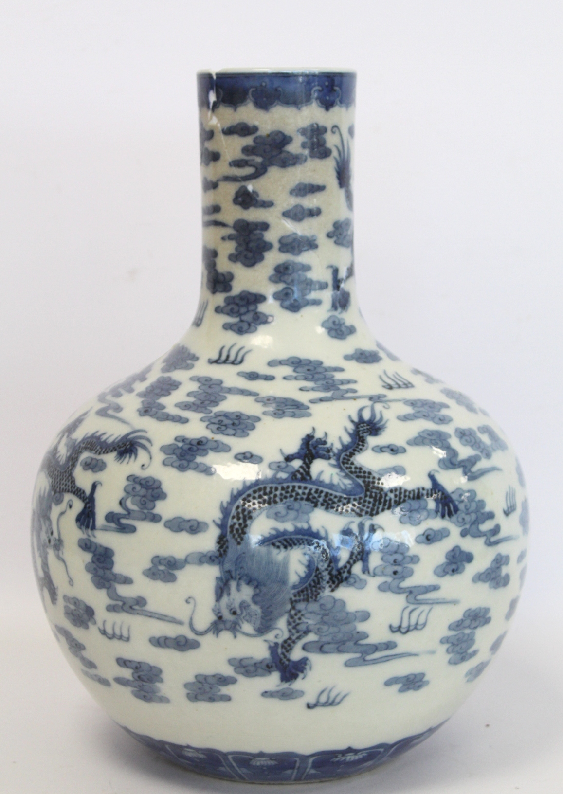 Chinese Qing dynasty large blue and white bottle vase decorated with five five-clawed scrolling - Image 3 of 21