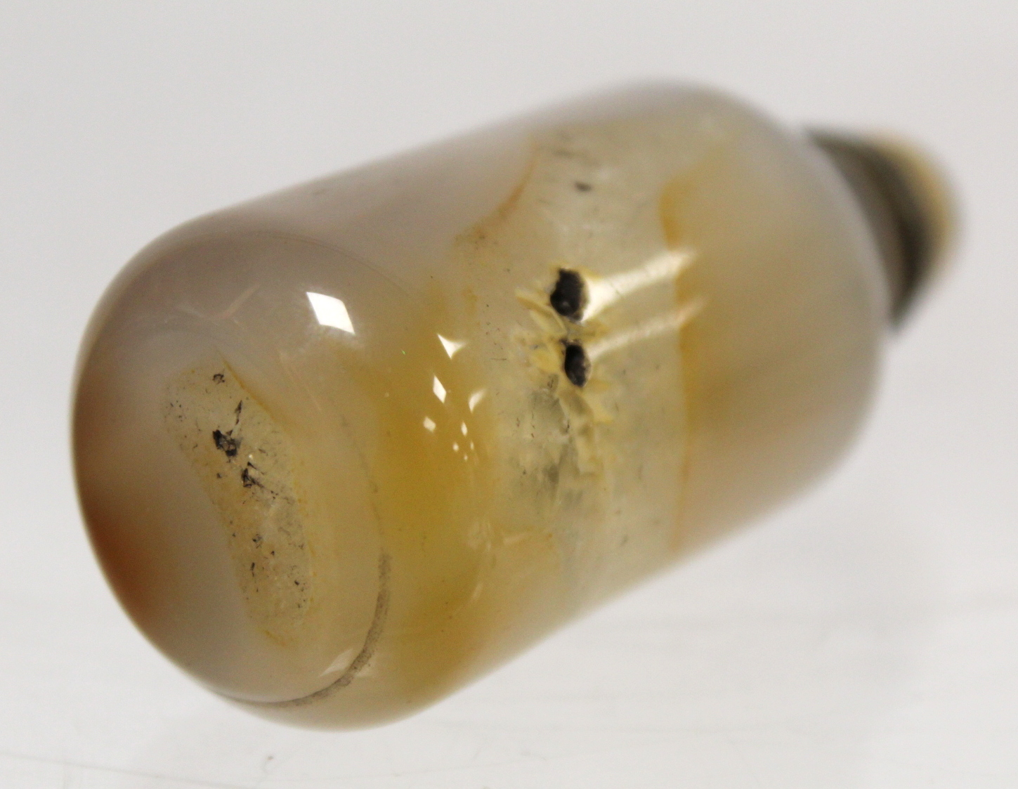 Chinese mottled brown and grey agate snuff bottle of cylindrical form with domed stopper. 8cm high. - Image 6 of 9