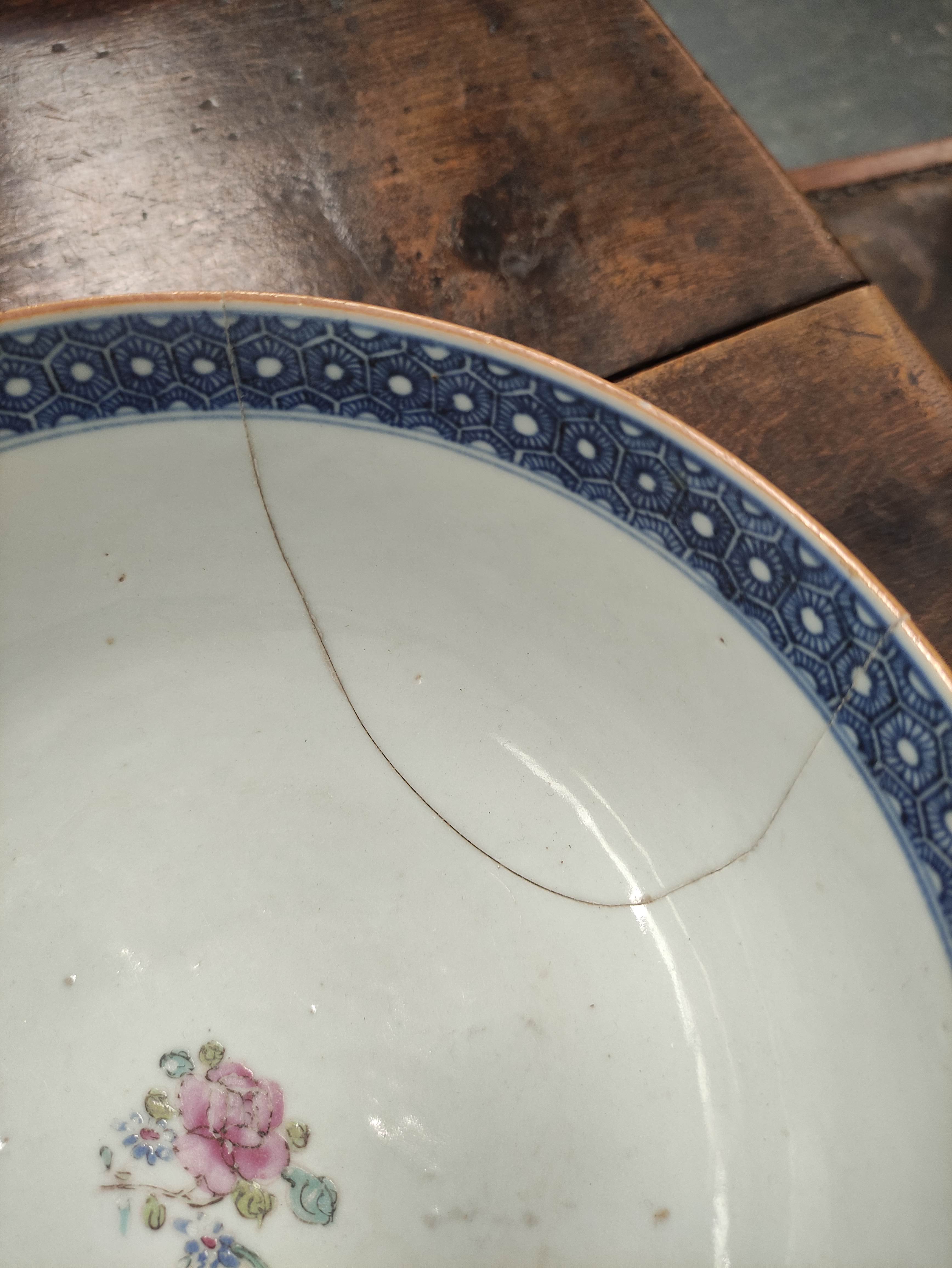 Four pieces of 18th century Chinese porcelain, comprising: circular punch bowl with polychrome - Image 6 of 16