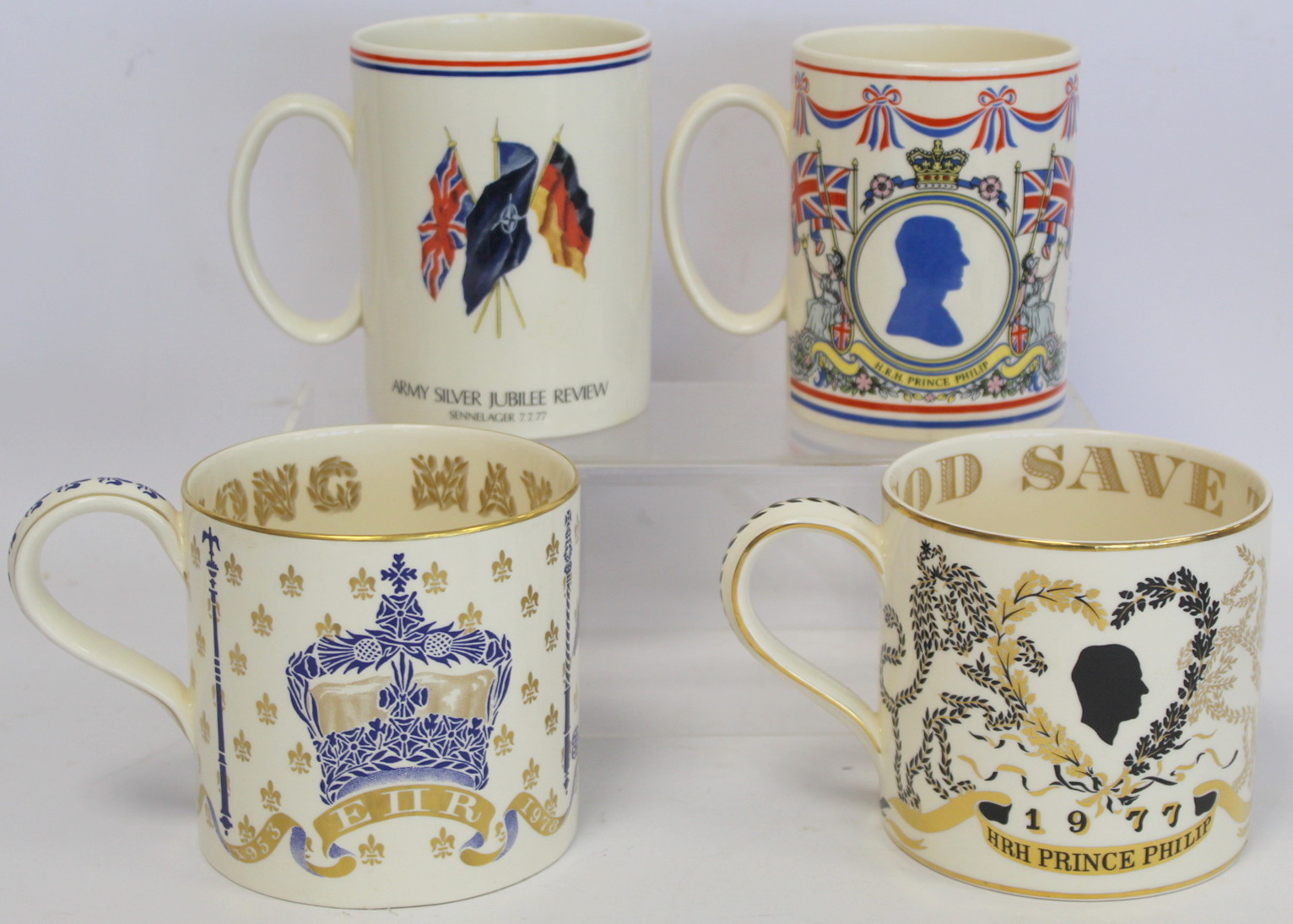 Four Wedgwood commemorative mugs for the Queen's Silver Jubilee 1977 including two designed by - Bild 2 aus 3