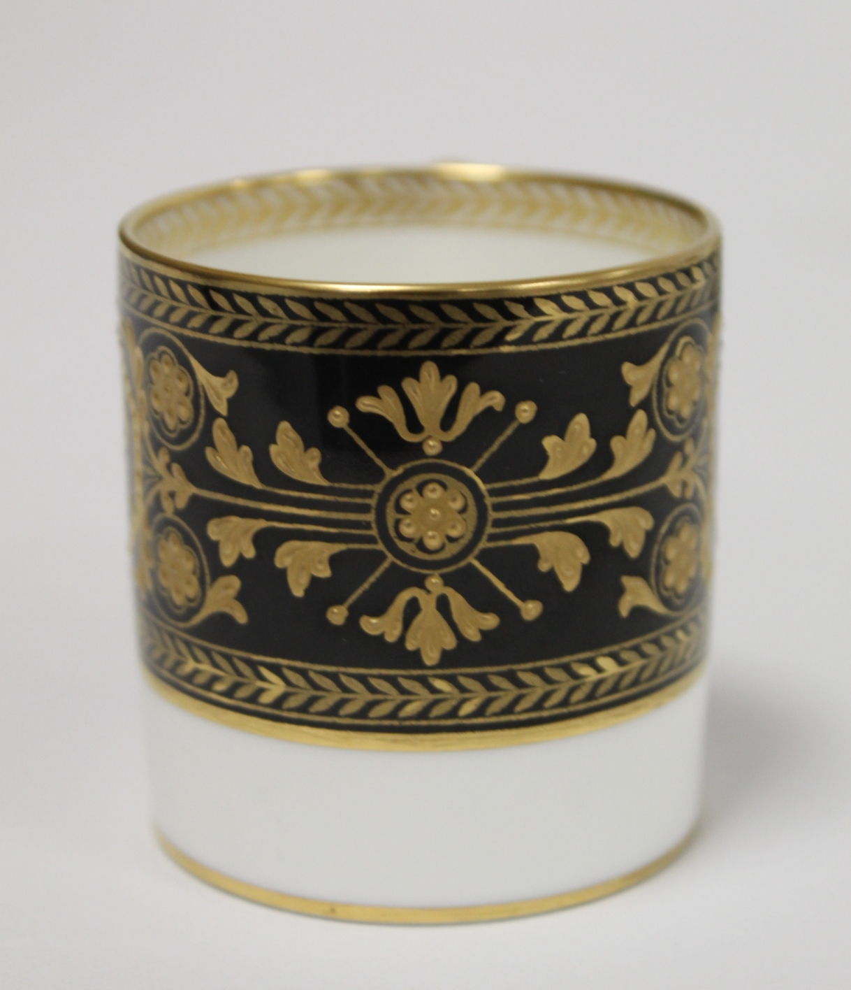 Set of six Wedgwood bone china "Astbury" pattern coffee cups and saucers with black and gilt - Bild 3 aus 11