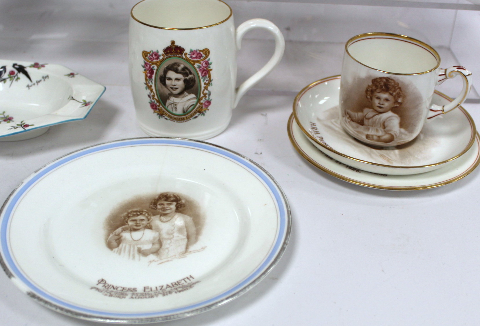 Collection of commemorative ware for Princess Elizabeth and Princess Margaret, comprising: Paragon - Bild 5 aus 7