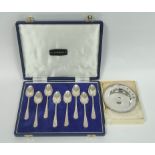 Set of eight silver tea spoons, Jubilee 1977 and a similar copy of The Armada Dish, 220g / 7oz.