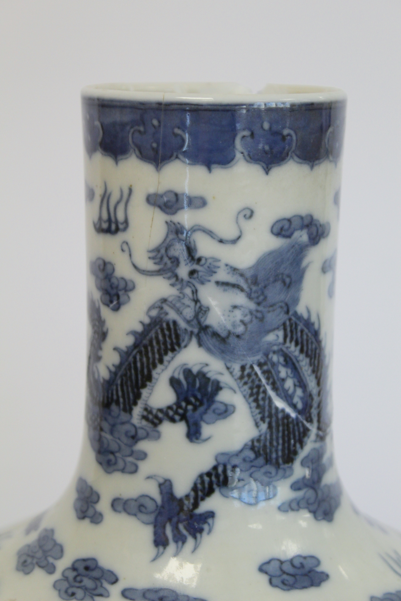 Chinese Qing dynasty large blue and white bottle vase decorated with five five-clawed scrolling - Image 11 of 21