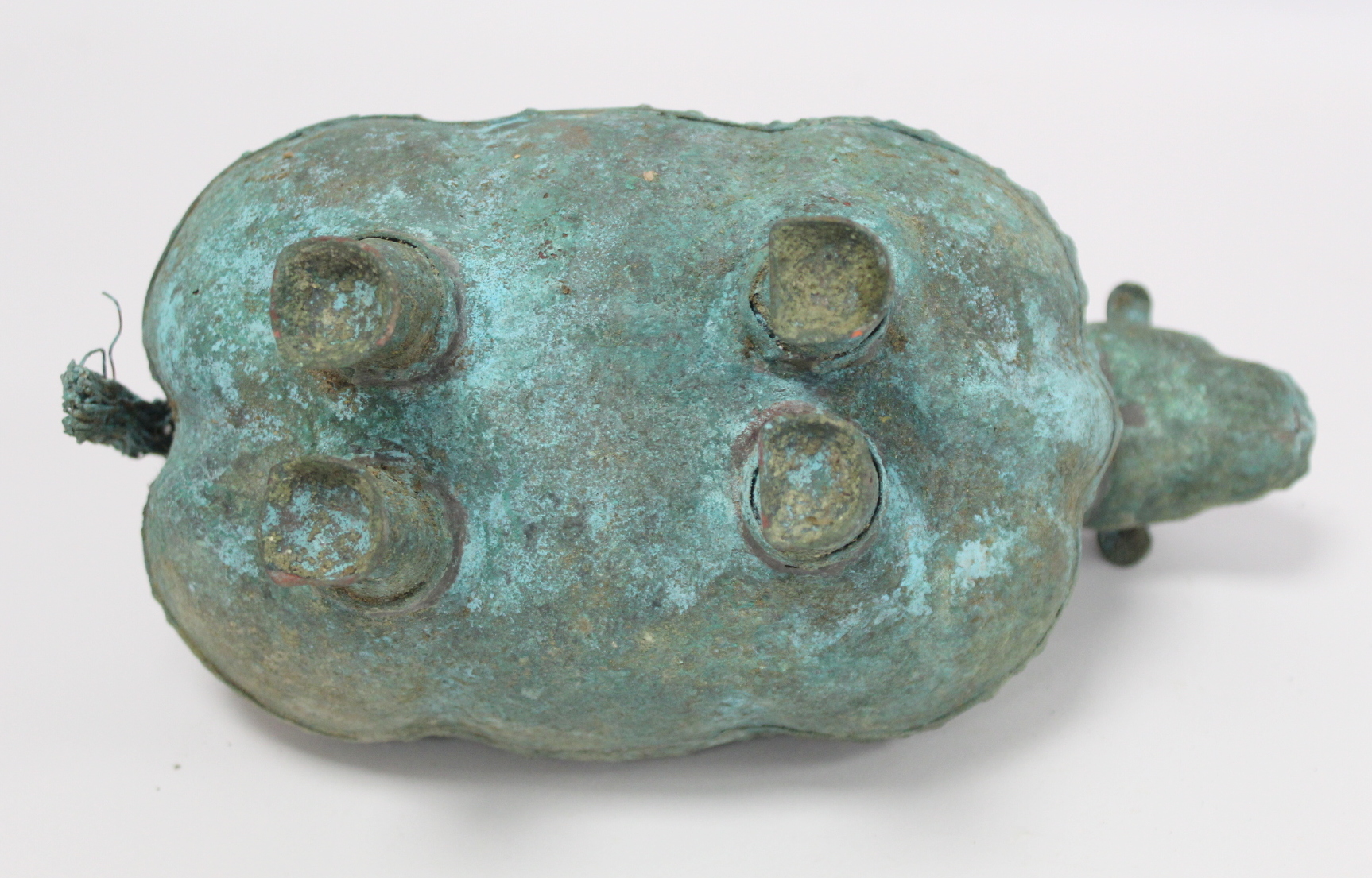 Archaistic naive hollow bronze figure of a ram, the rotund body with rivet effect band and collar - Image 9 of 10