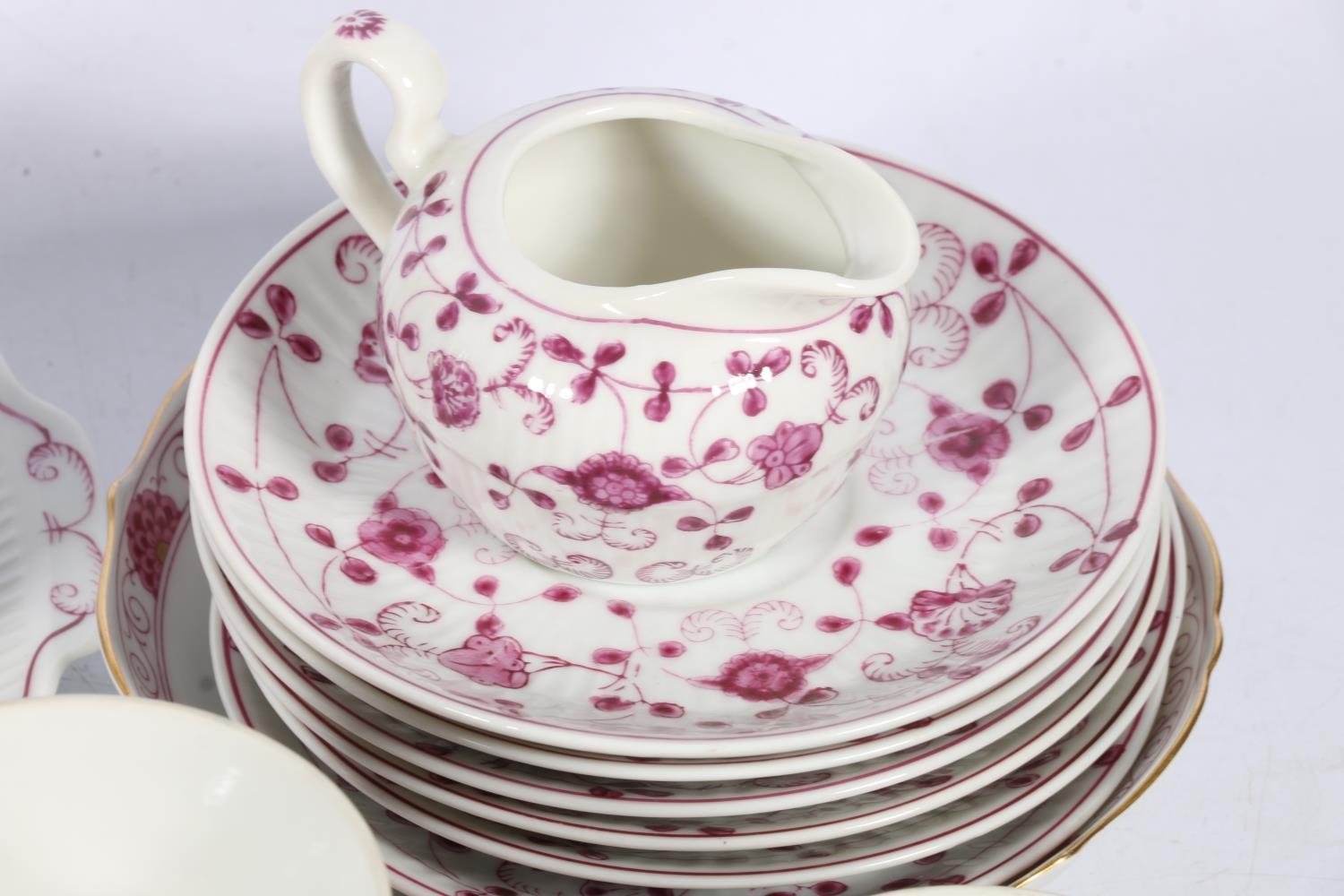 August Warnecke twenty-eight piece China Purpur pattern purple and white coffee and tea set, also - Bild 4 aus 5