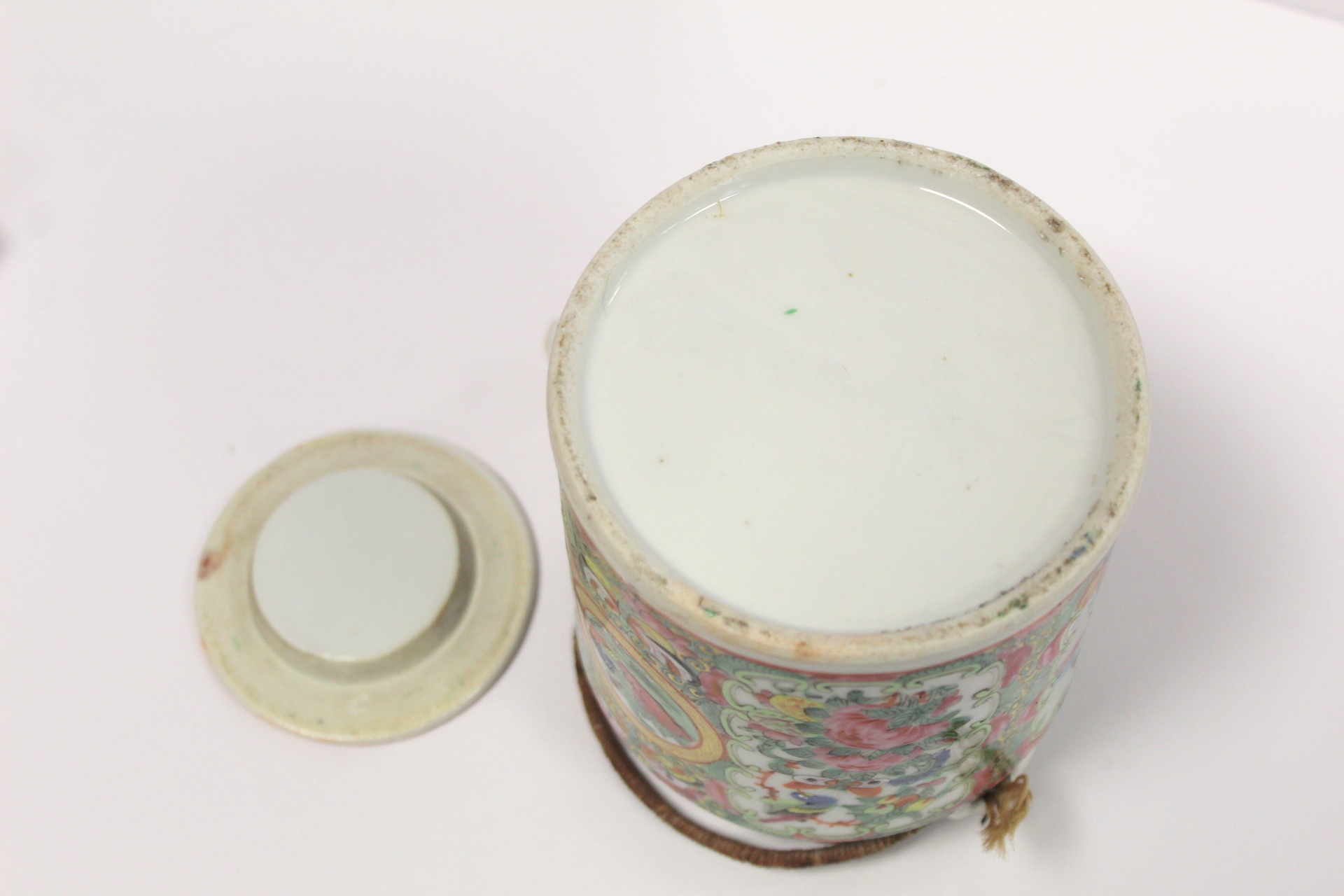 Late 19th/early 20th century Chinese Canton enamel teapot of cylindrical form with two bound wire - Image 7 of 27