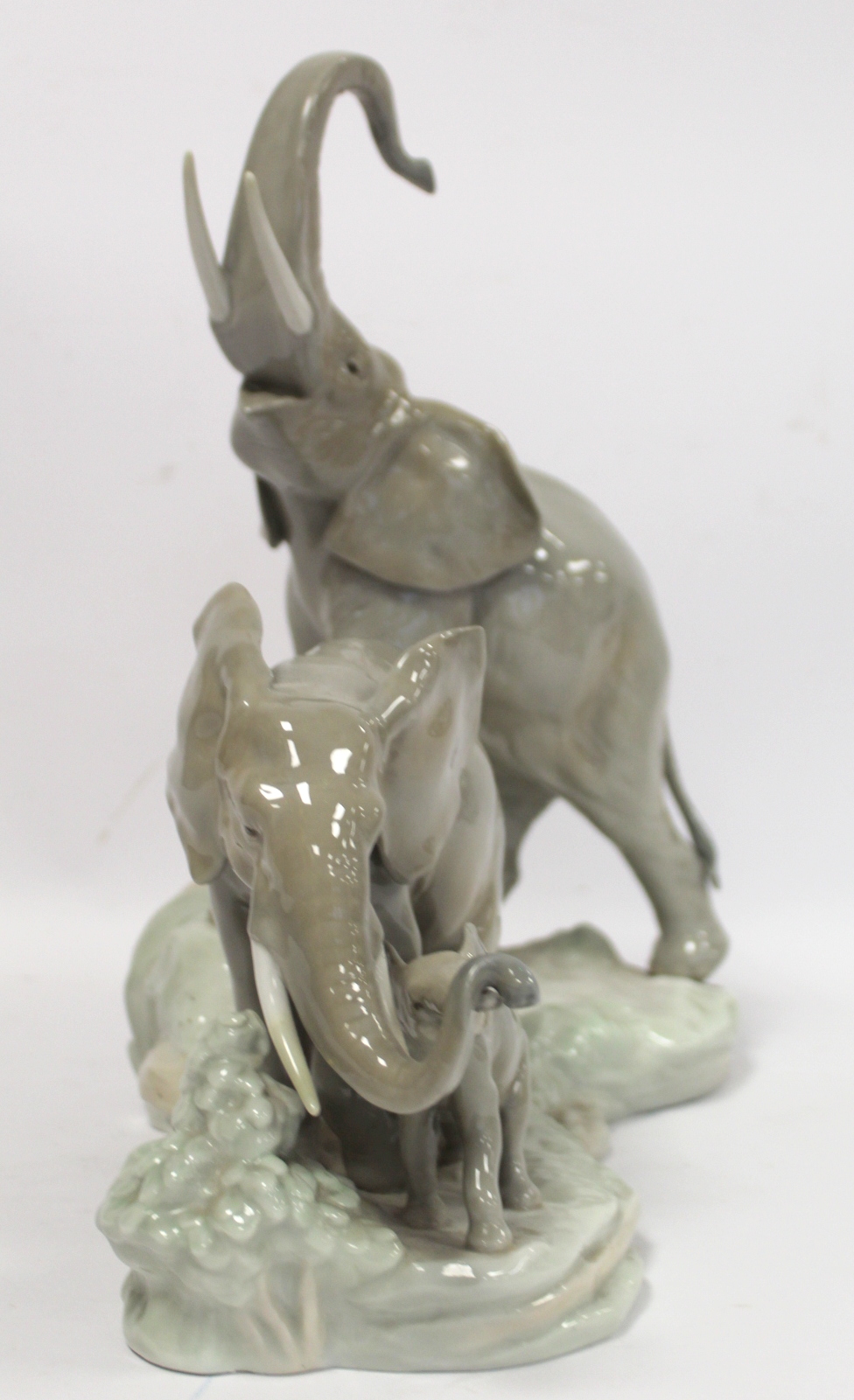 Large Lladro porcelain figure group " Familia de Elefantes" (Elephant family) model no. 01004764, - Bild 4 aus 8