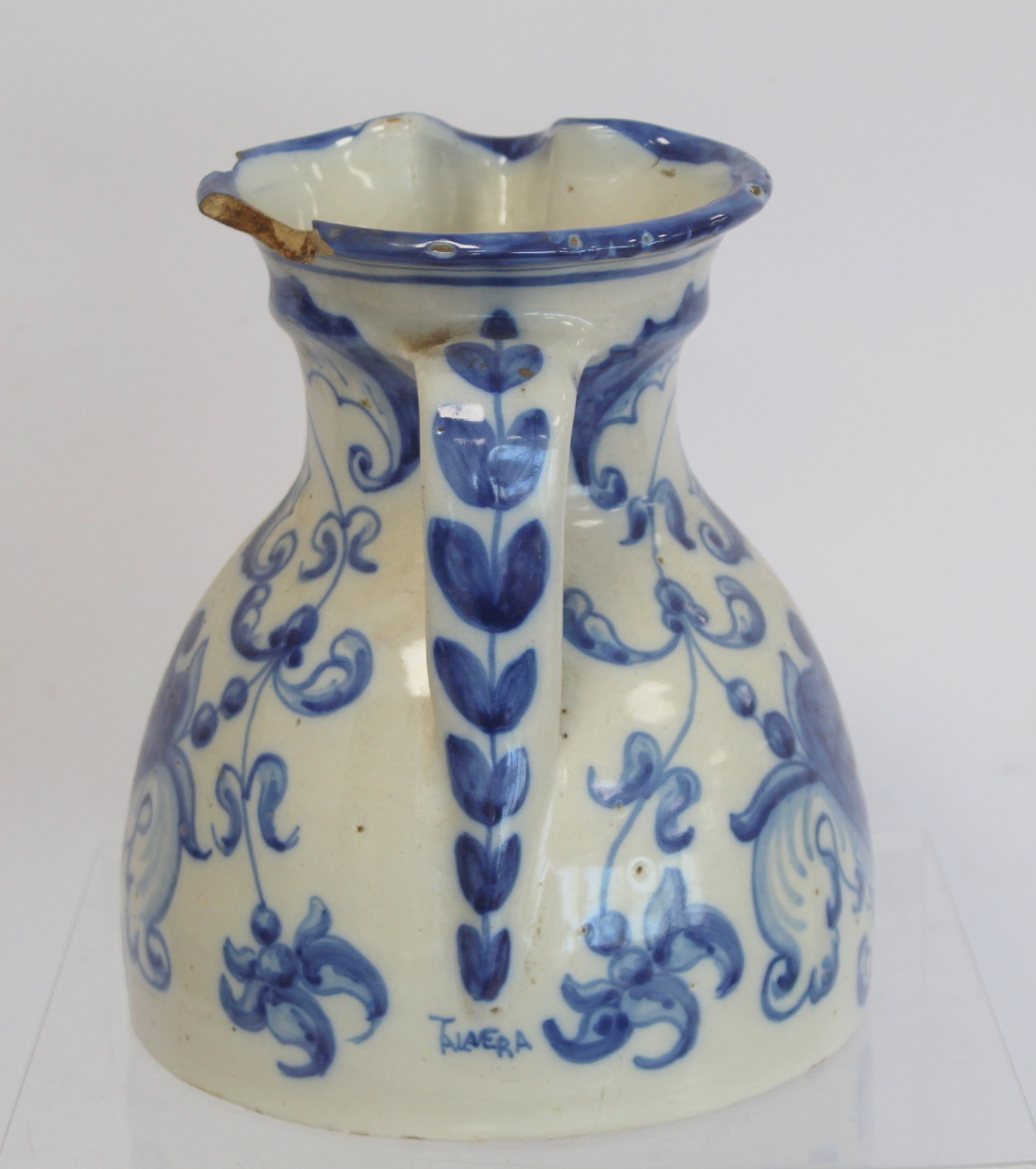 Spanish Talavera de la Reina tin glazed blue and white jug of domed form with trefoil rim, decorated - Image 4 of 8