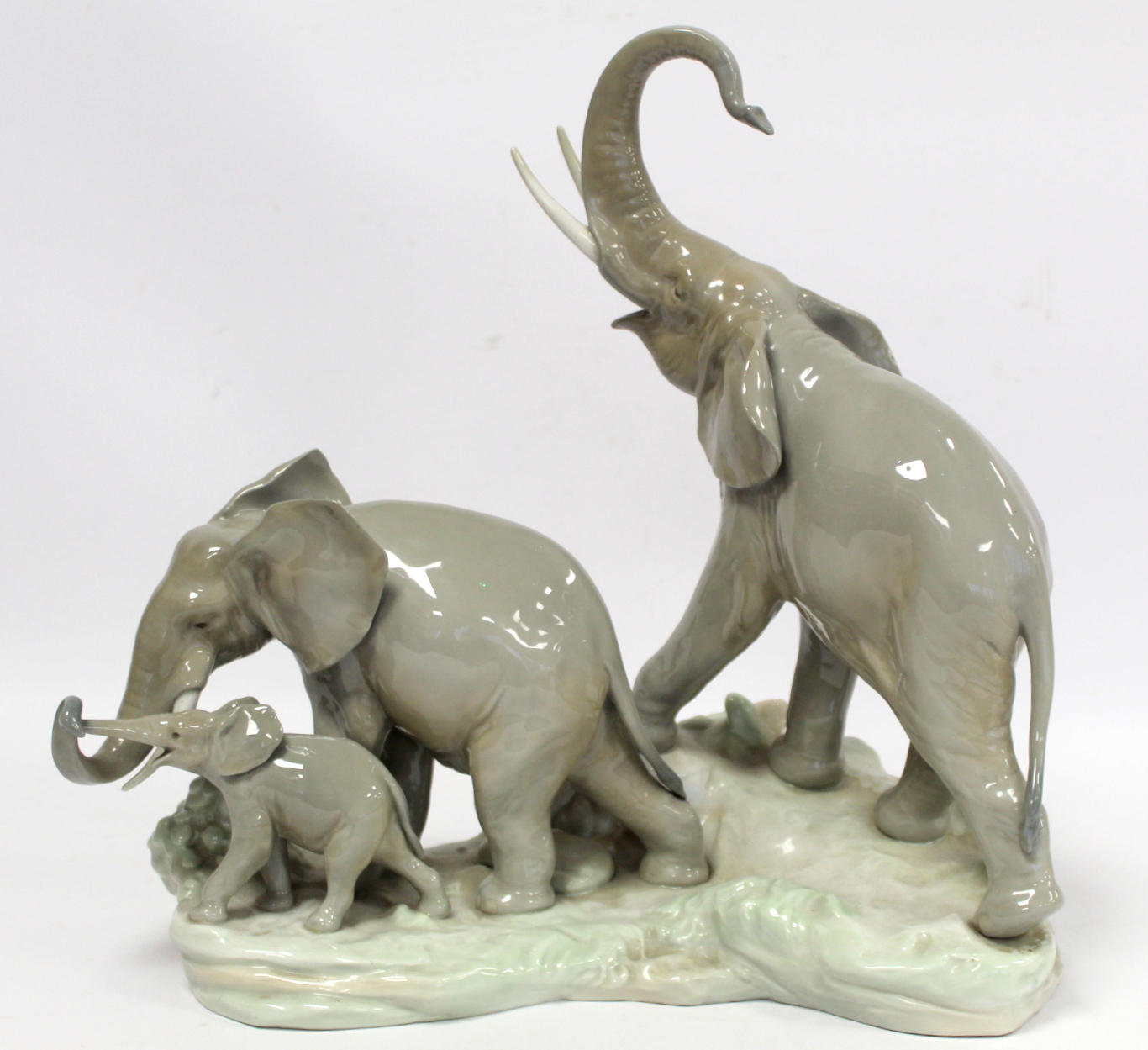 Large Lladro porcelain figure group " Familia de Elefantes" (Elephant family) model no. 01004764,