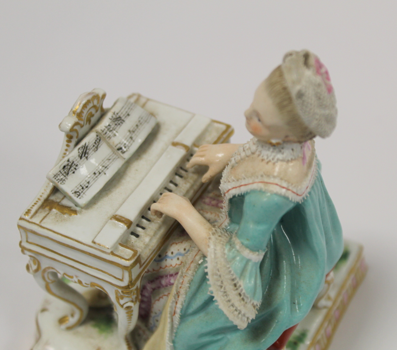 Meissen porcelain figure emblematic of the 'Sense of Sound' in the form of a lady in 18th century - Bild 6 aus 11