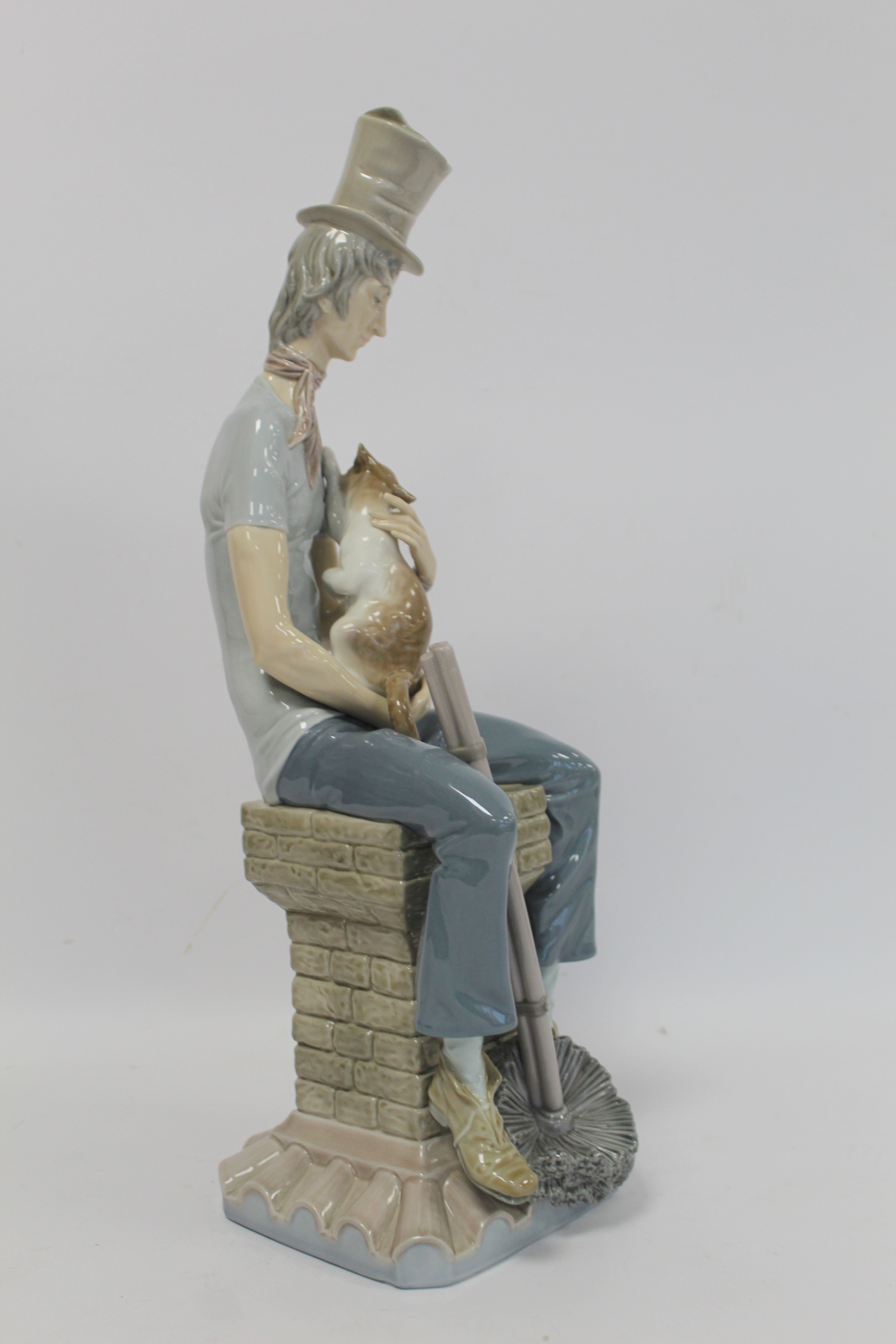 Large Lladro porcelain figure "Sad Chimney Sweep" (Deshollindor Triste), model no. 01001253, - Bild 3 aus 8
