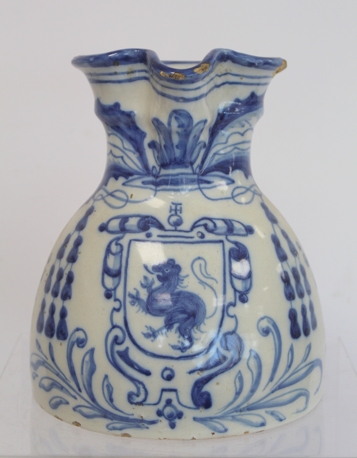 Spanish Talavera de la Reina tin glazed blue and white jug of domed form with trefoil rim, decorated - Image 2 of 8