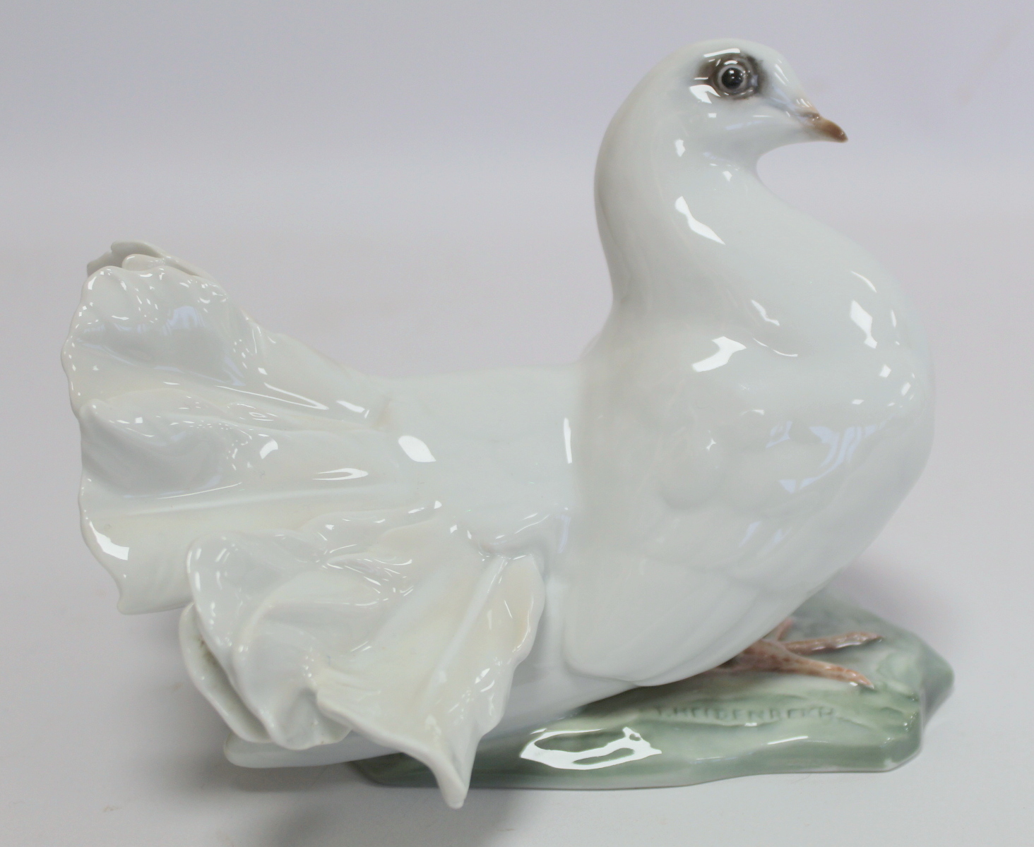 Three German Rosenthal porcelain figures of fantail doves, modelled by Fritz Heidenreich, model nos. - Bild 12 aus 16