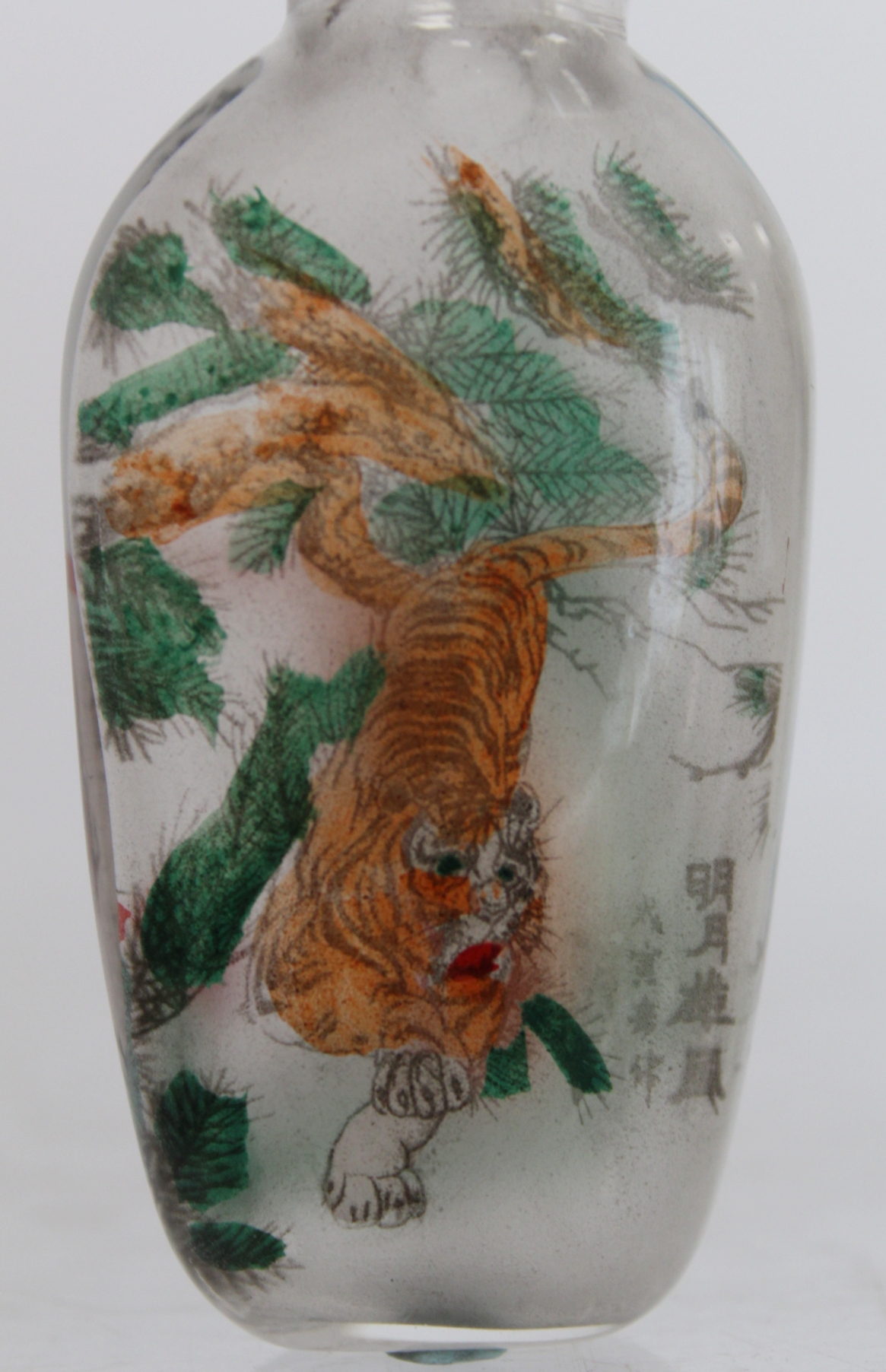 Chinese glass snuff bottle of flattened ovoid form internally decorated with figures of two tigers - Image 7 of 10