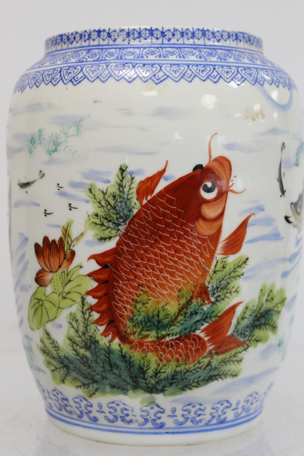 Chinese eggshell porcelain wedding lamp or lantern, the ovoid shade decorated with fish amongst - Bild 5 aus 14