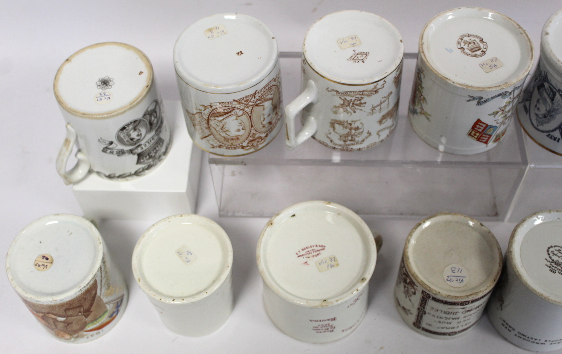 Collection of sixteen commemorative mugs for the Jubilees of Queen Victoria 1887 and 1897, including - Image 4 of 5