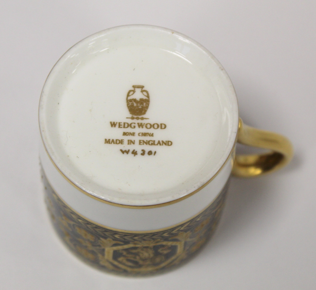 Set of six Wedgwood bone china "Astbury" pattern coffee cups and saucers with black and gilt - Bild 6 aus 11