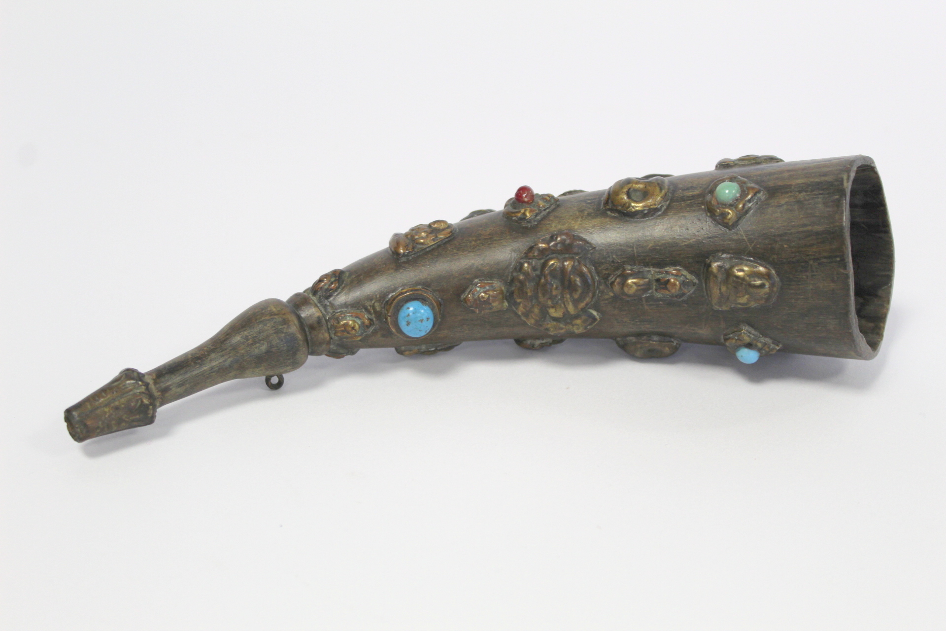 Tibetan horn with carved and shaped end and applied repousse metal masks with inset turquoise and - Image 3 of 12
