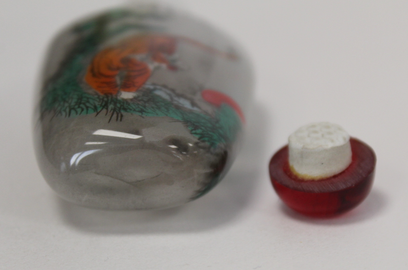 Chinese glass snuff bottle of flattened ovoid form internally decorated with figures of two tigers - Image 10 of 10