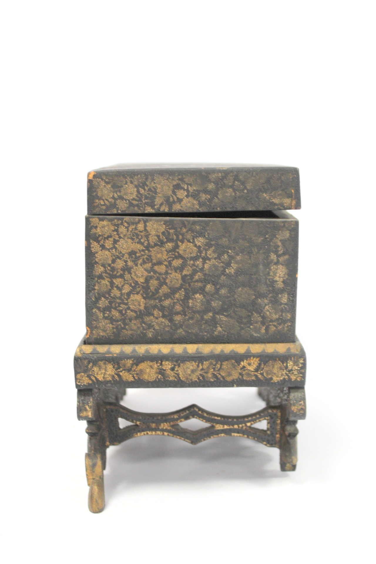 Early 19th century Chinese export black lacquer box on pierced stand with painted gilt floral and - Image 2 of 13