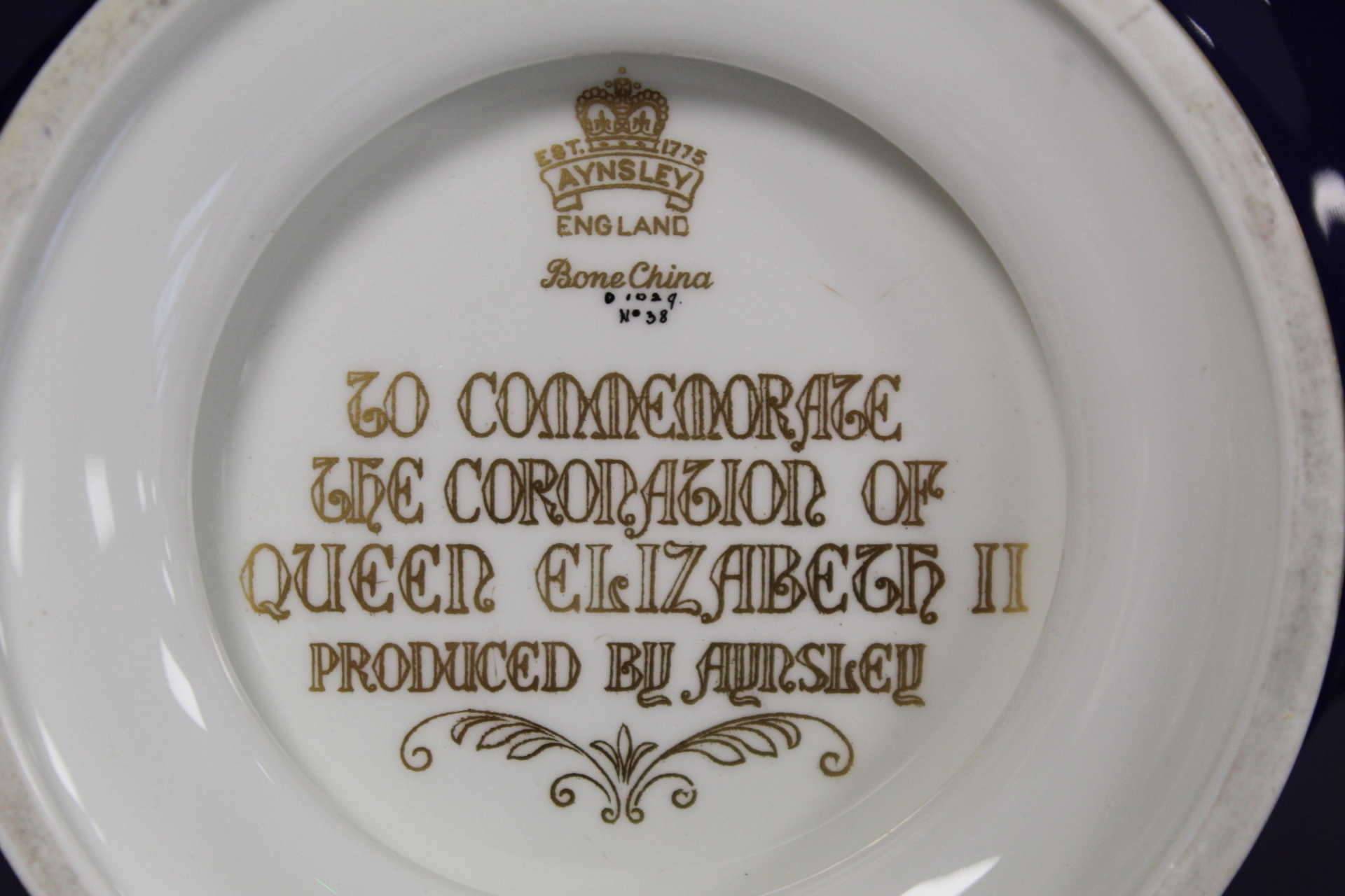 Aynsley Queen Elizabeth II 1953 Coronation pedestal bowl with central portrait panel flanked by - Image 4 of 6