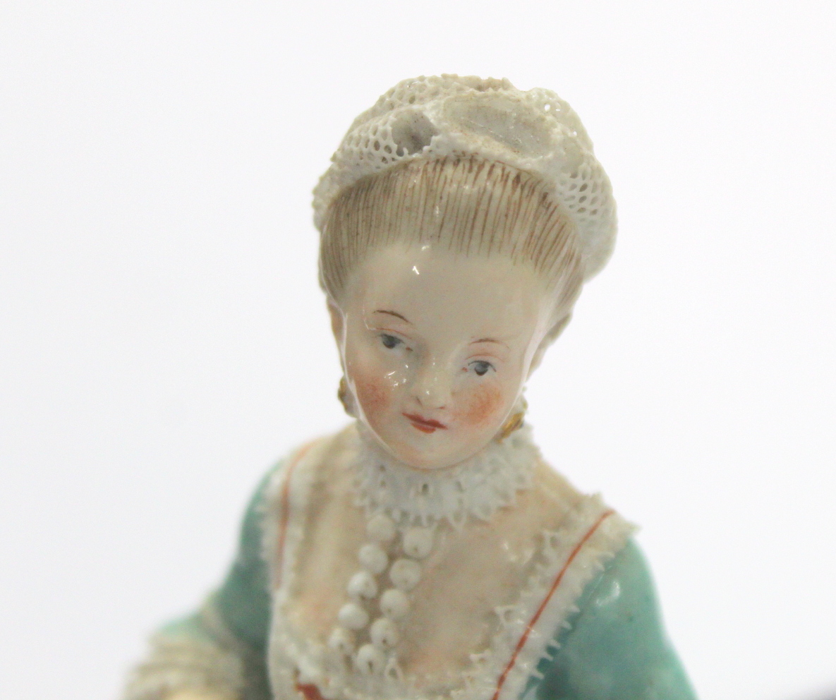 Meissen porcelain figure emblematic of the 'Sense of Sound' in the form of a lady in 18th century - Bild 9 aus 11