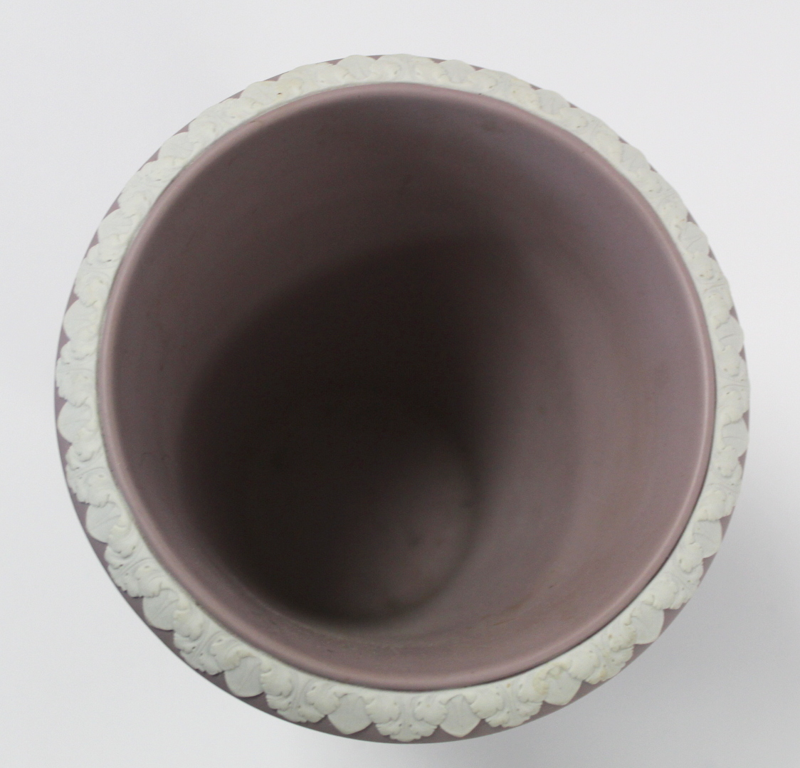 Wedgwood lilac jasperware Museum Series pillar vase after an original 19th century design, with - Bild 5 aus 7