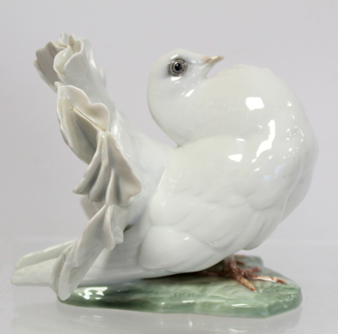 Three German Rosenthal porcelain figures of fantail doves, modelled by Fritz Heidenreich, model nos. - Bild 2 aus 16