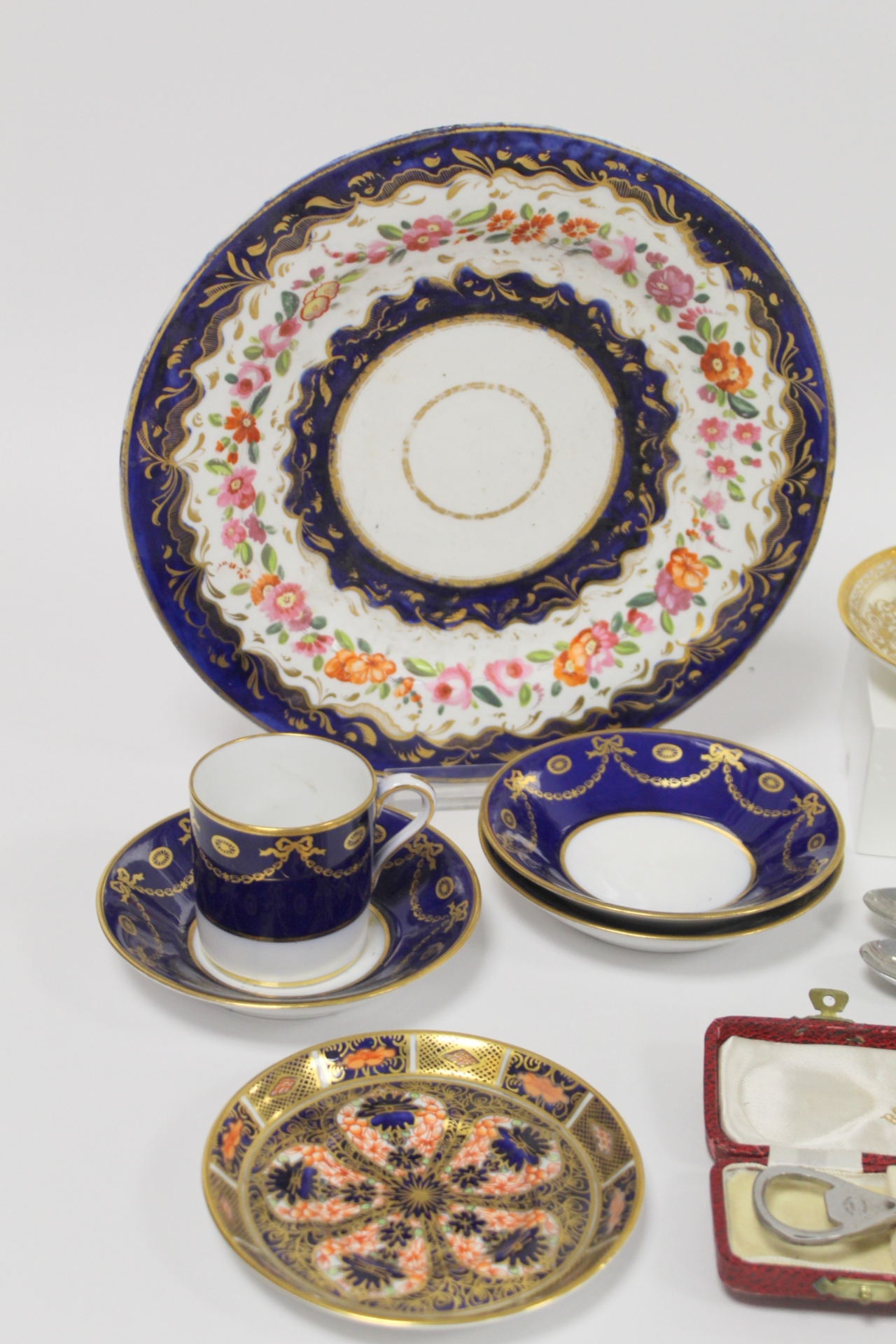 Minton bone china pate sur pate cabinet cup and saucer with cerise and white panels of exotic - Image 3 of 26