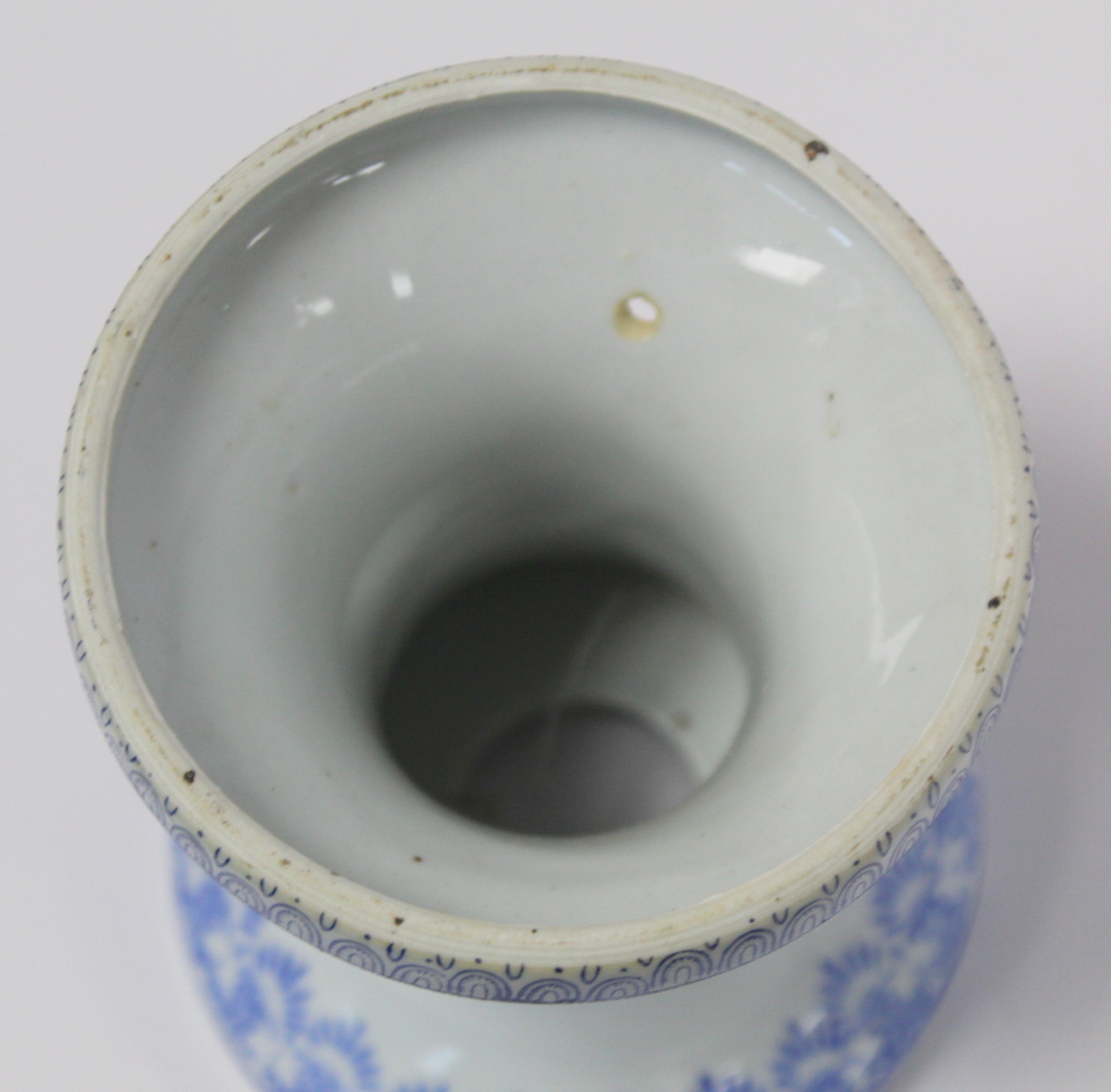 Chinese eggshell porcelain wedding lamp or lantern, the ovoid shade decorated with fish amongst - Bild 14 aus 14