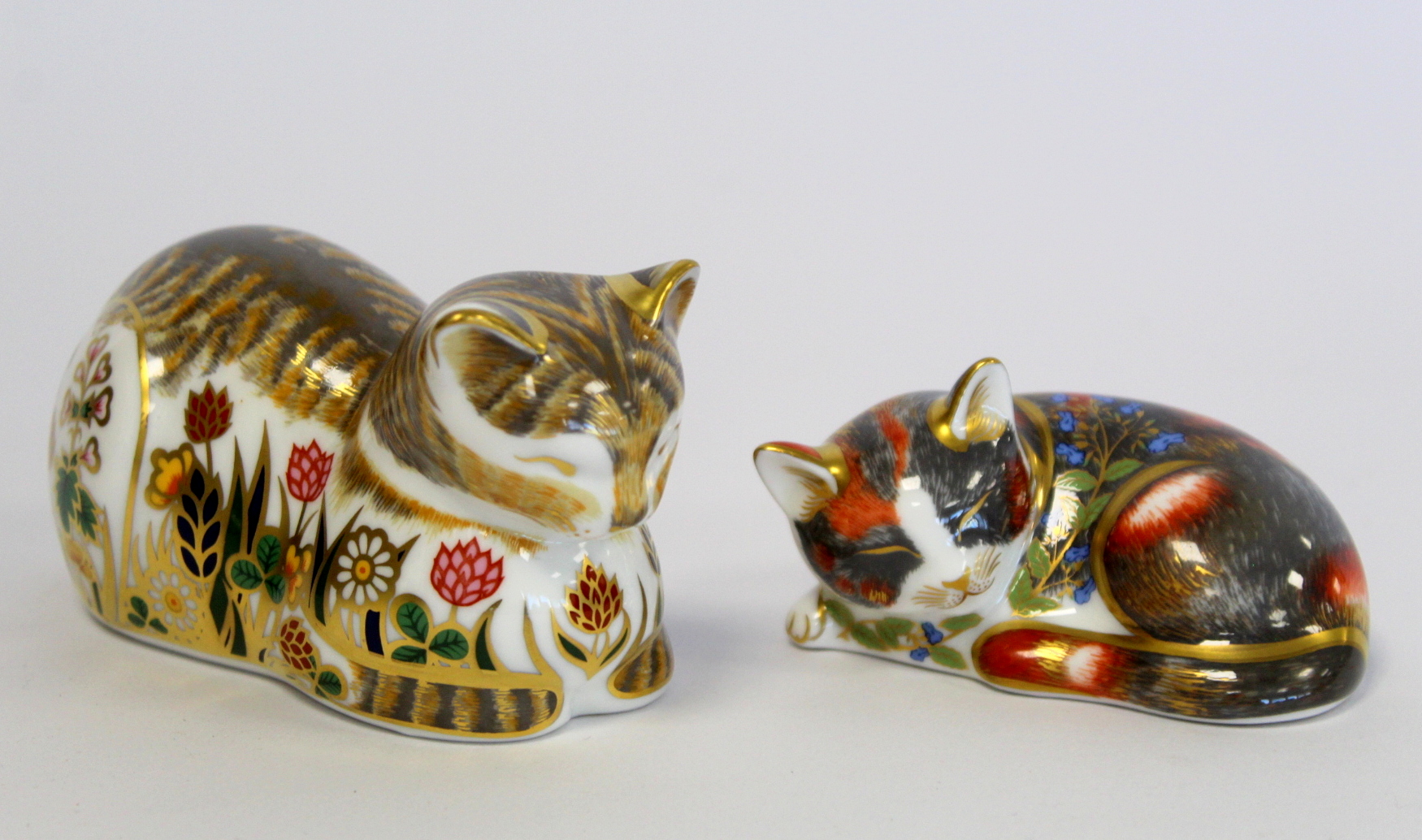 Royal Crown Derby paperweight " Cottage Cat Clover", signature edition of 1500 for Govier's of