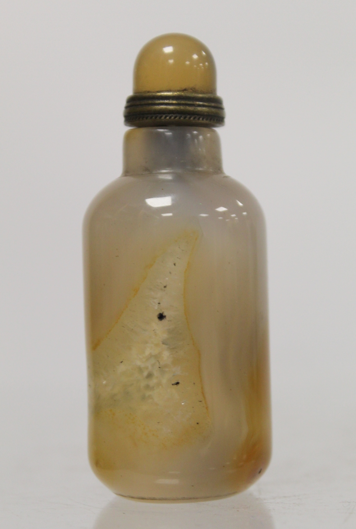 Chinese mottled brown and grey agate snuff bottle of cylindrical form with domed stopper. 8cm high. - Image 4 of 9