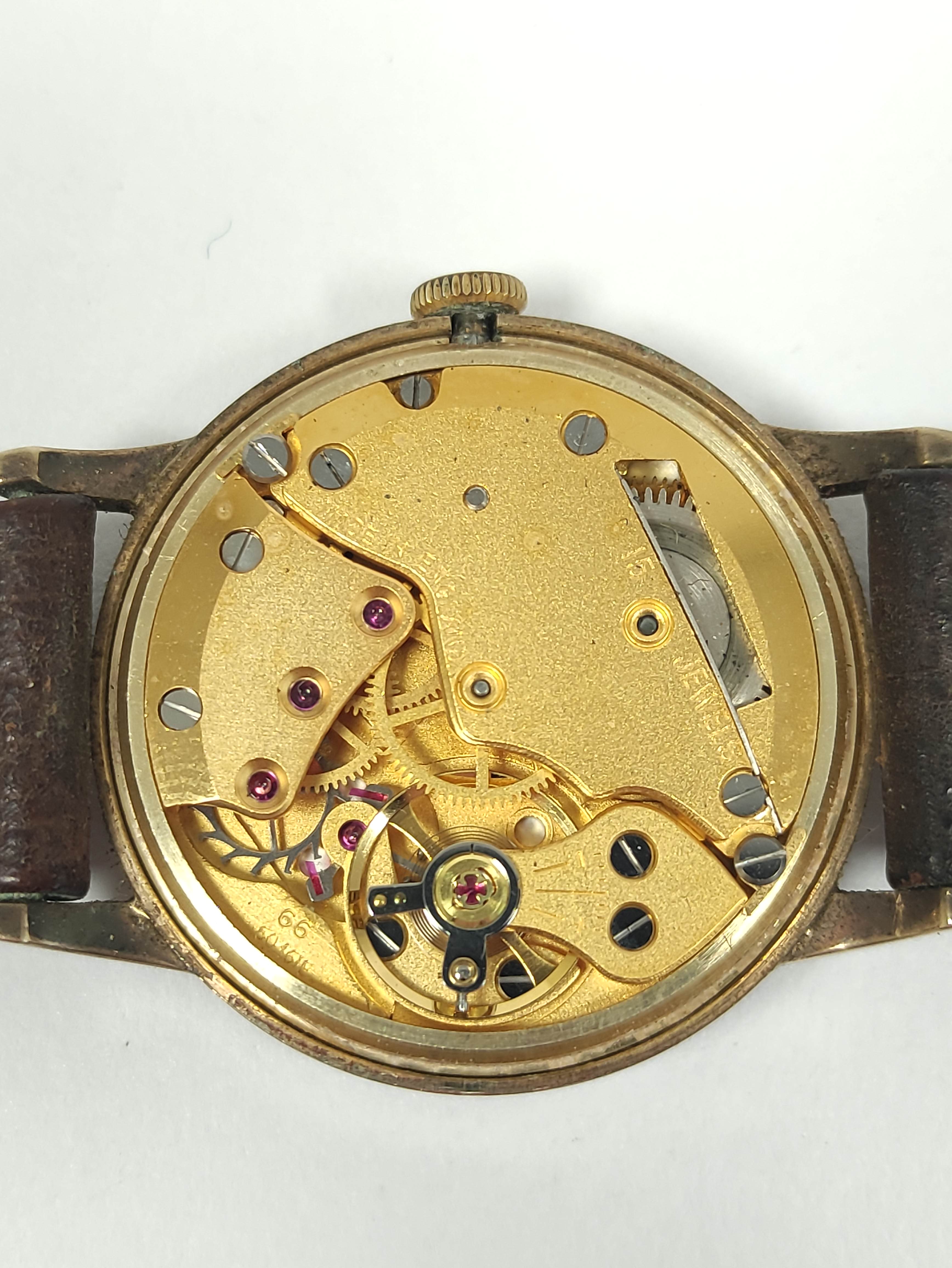 Smiths de Luxe 9ct gold watch inscribed and dated 'British Railways W L Wright' on strap 1962. 31mm. - Image 5 of 6