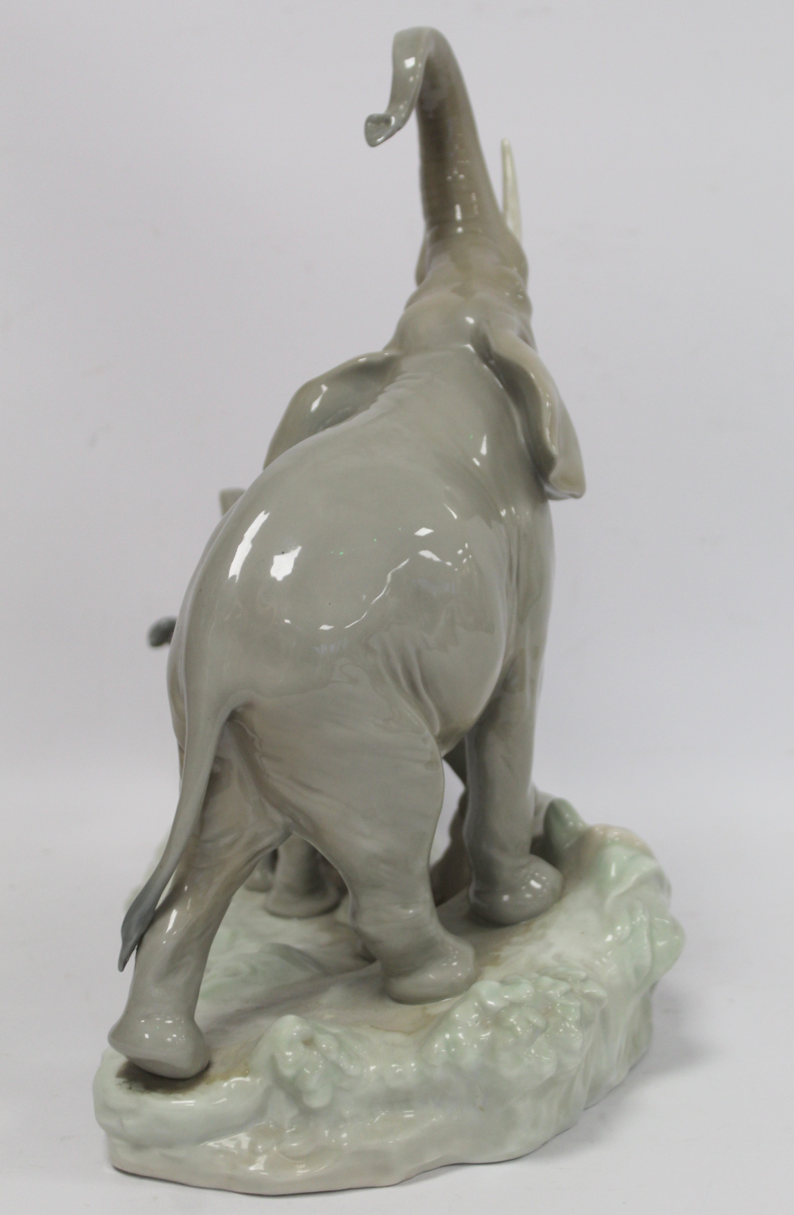 Large Lladro porcelain figure group " Familia de Elefantes" (Elephant family) model no. 01004764, - Bild 6 aus 8