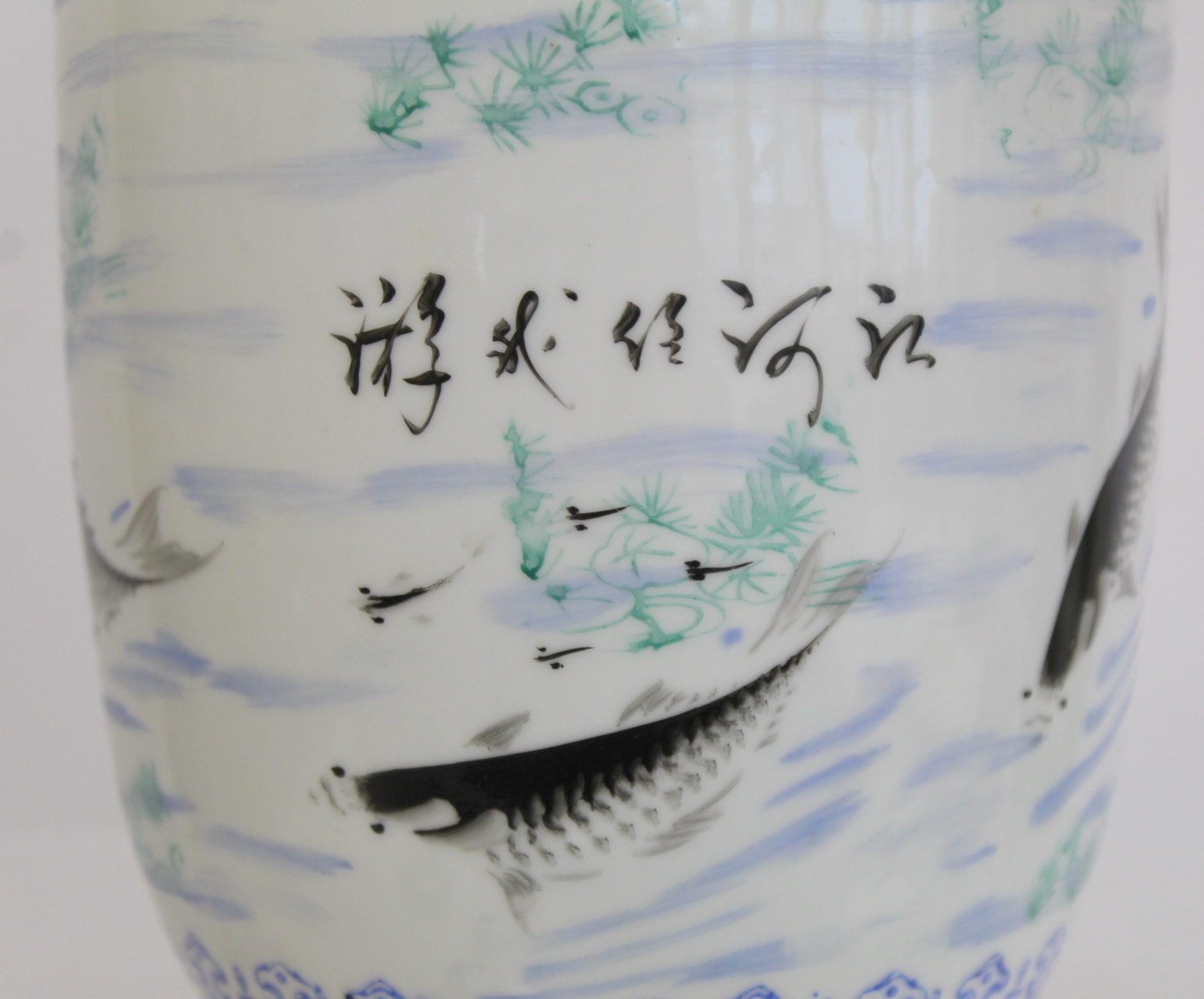 Chinese eggshell porcelain wedding lamp or lantern, the ovoid shade decorated with fish amongst - Bild 6 aus 14