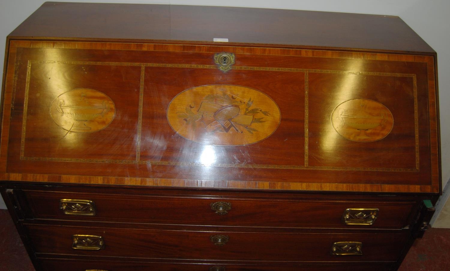 George III style Scottish inlaid mahogany writing bureau, the fall front with three satinwood, - Bild 2 aus 7