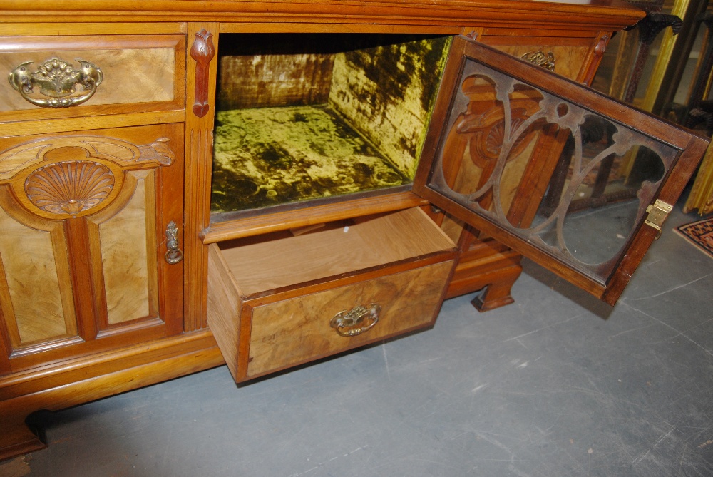 Art Nouveau mahogany and walnut mirror-back sideboard, retailed by J Farrar & Sons, Halifax, the - Bild 6 aus 8