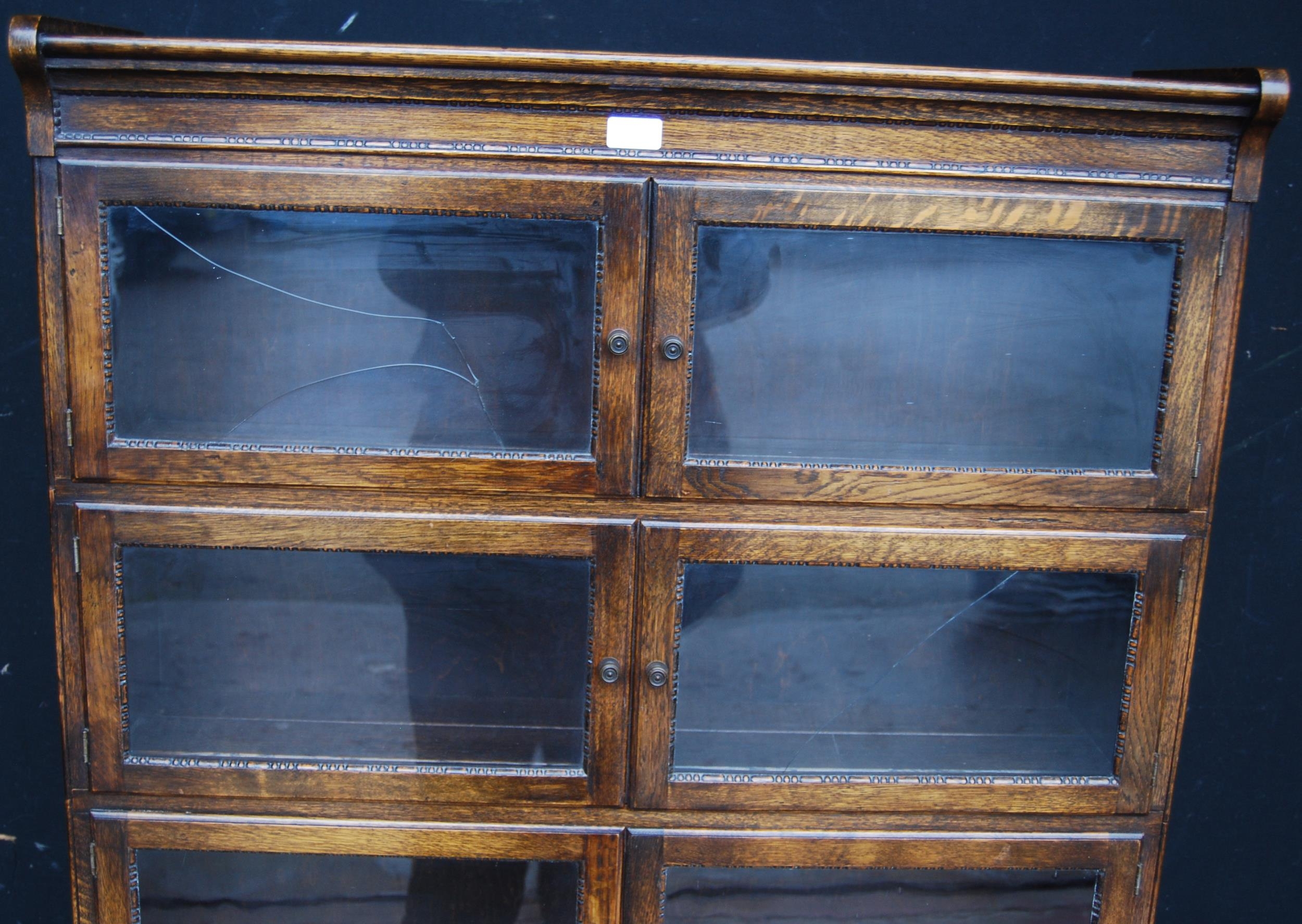 Oak bookcase with two glazed doors to each section, 161cm high, 89cm wide - Bild 2 aus 7