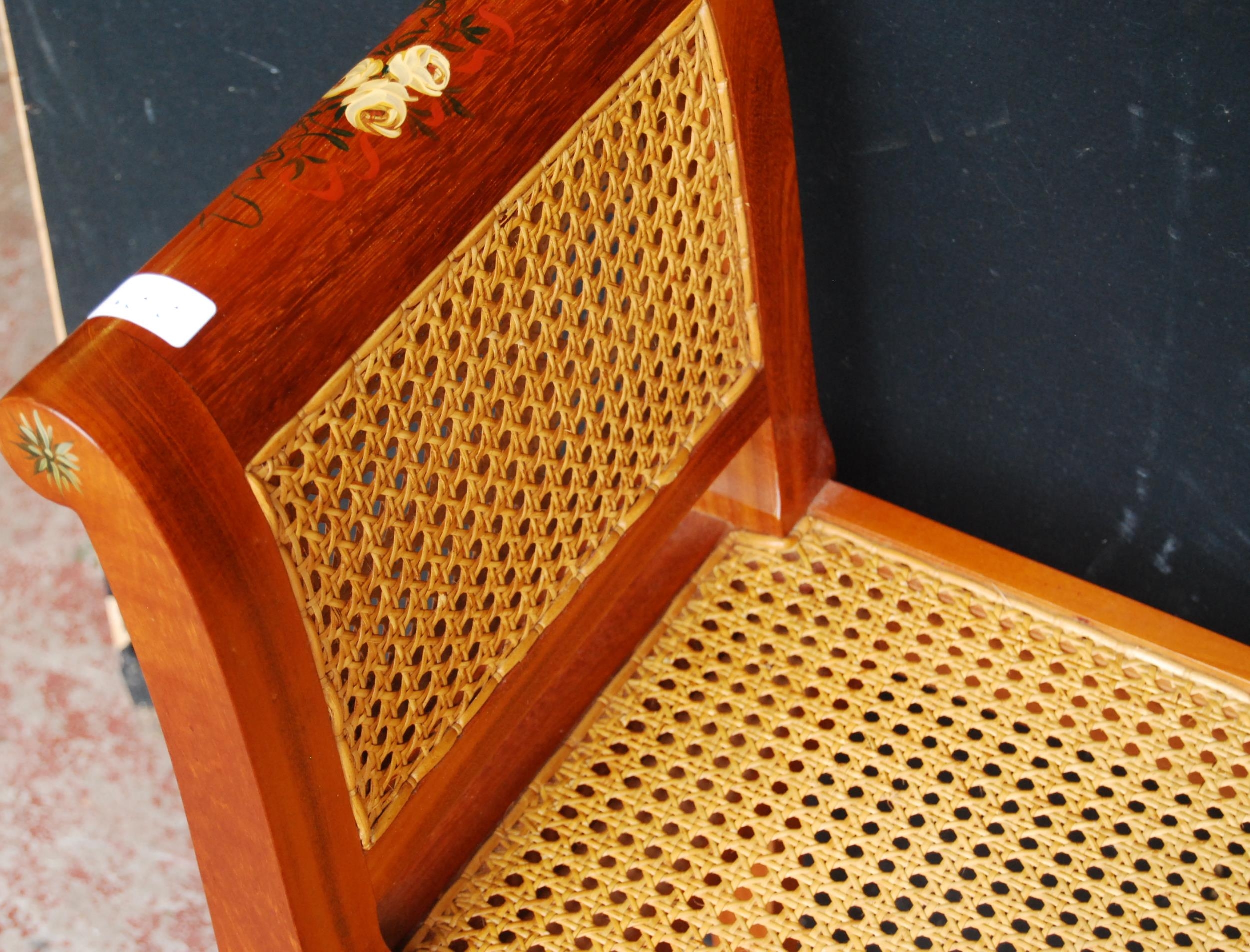 Bergère window seat in the Sheraton style with double cane sides and cushion to the seat, on tapered - Bild 3 aus 4